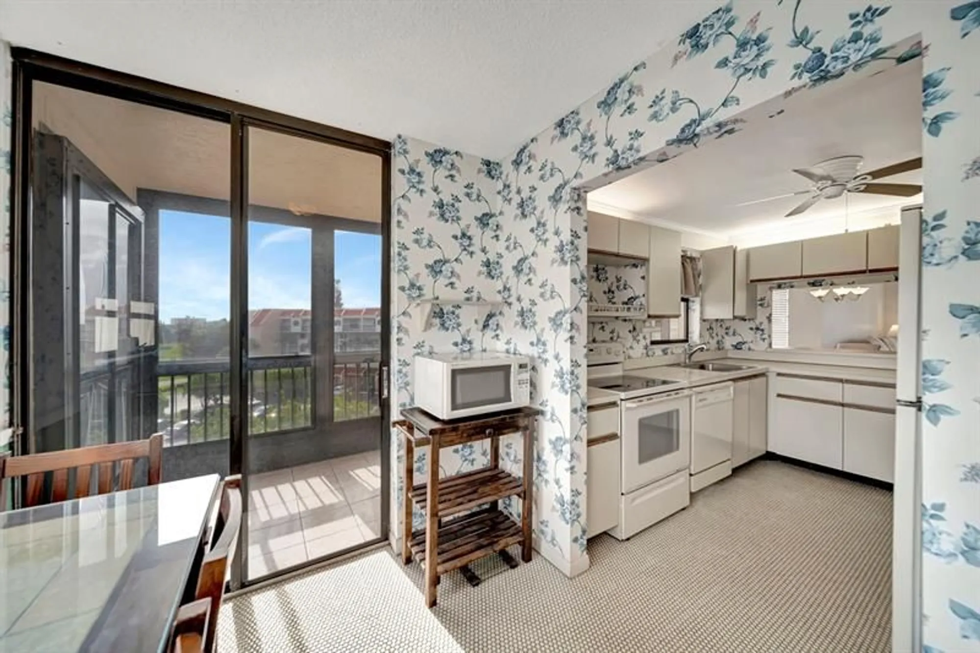 Property Slideshow image 16 of 61 | 3521 environ blvd b501, Lauderhill, FL, 33319