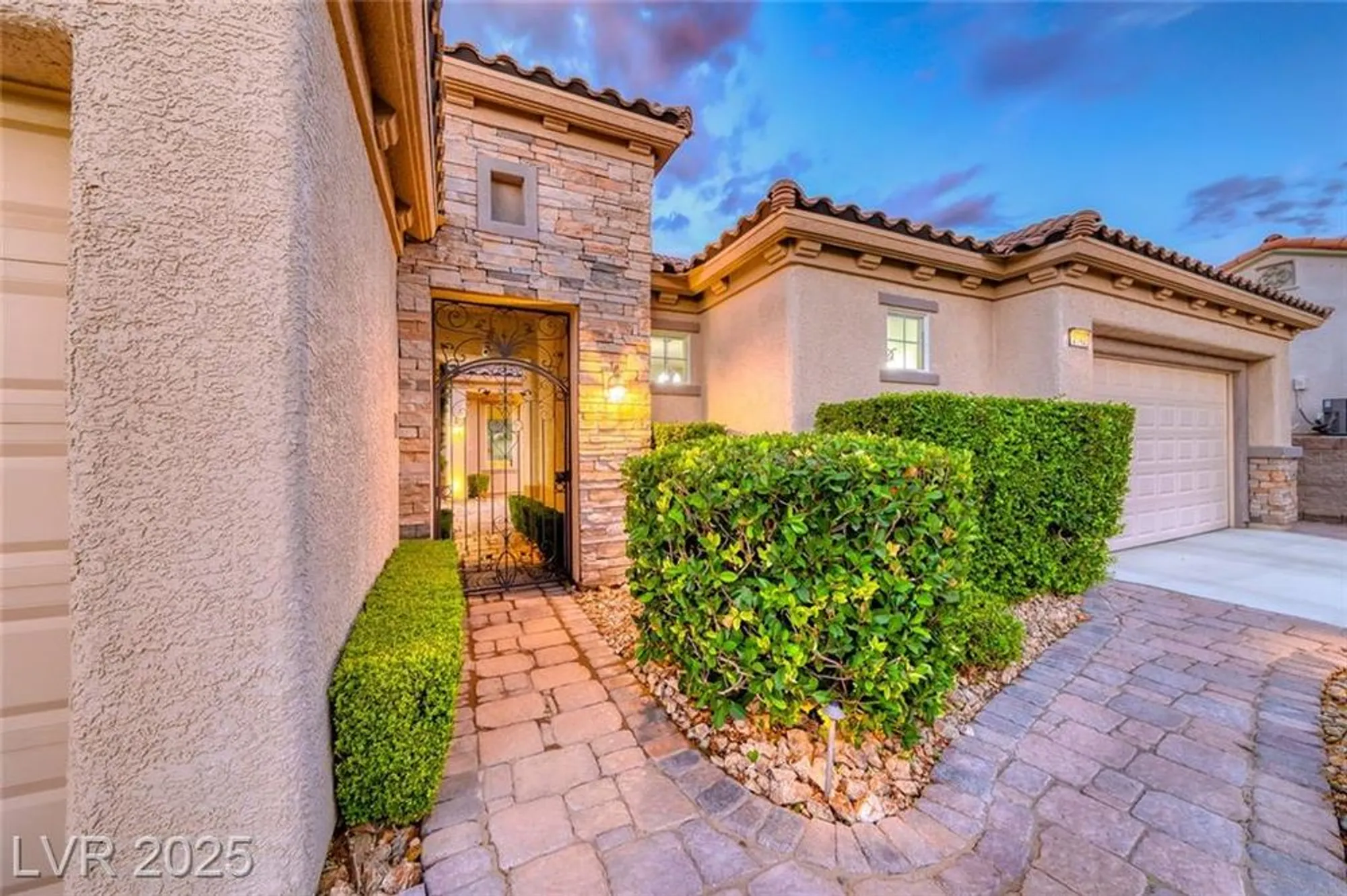 Property Slideshow image 4 of 67 | 2142 sandstone cliffs dr, Henderson, NV, 89044