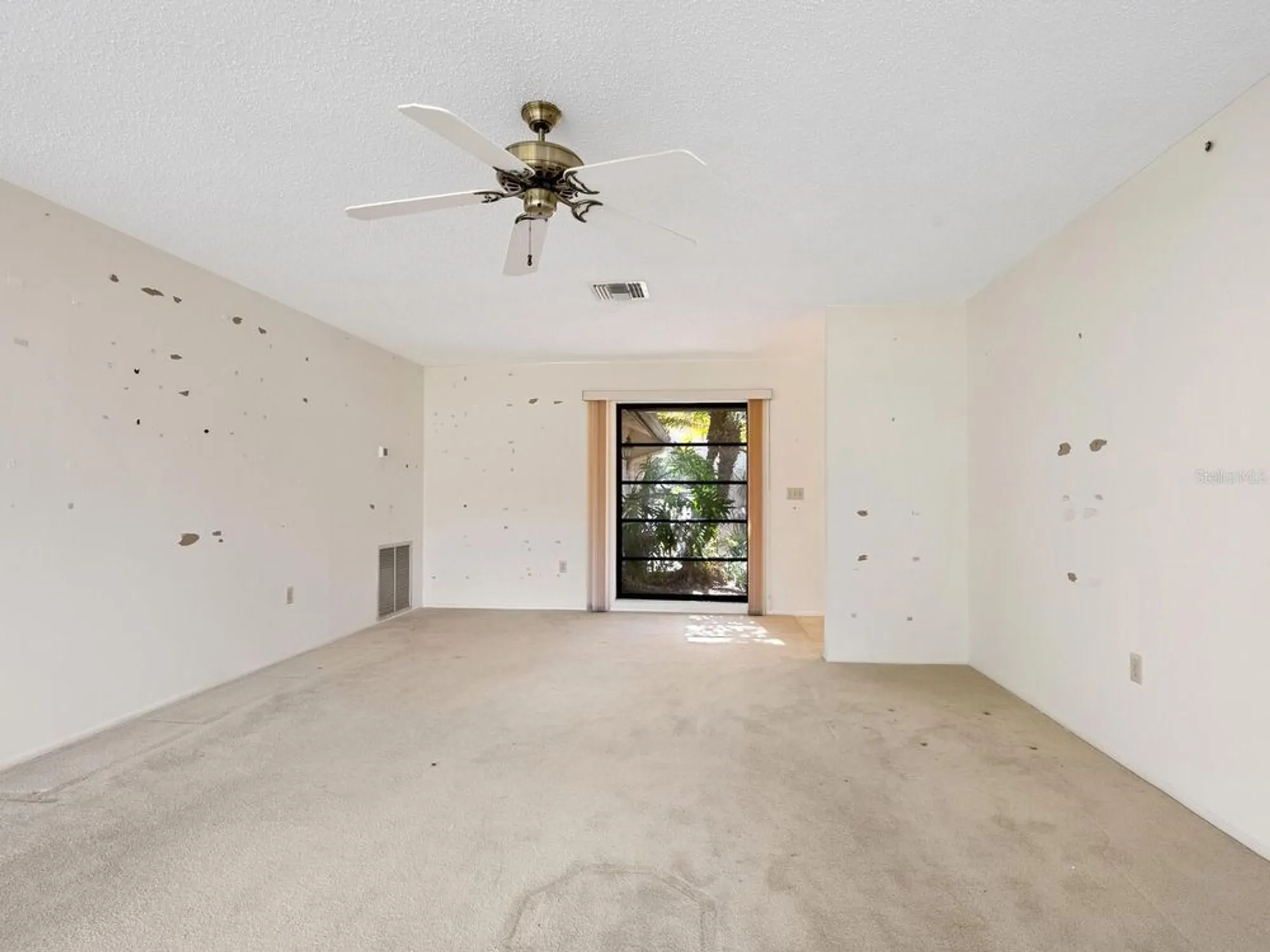 Property Slideshow image 8 of 53 | 5450 golf pointe dr, Sarasota, FL, 34243