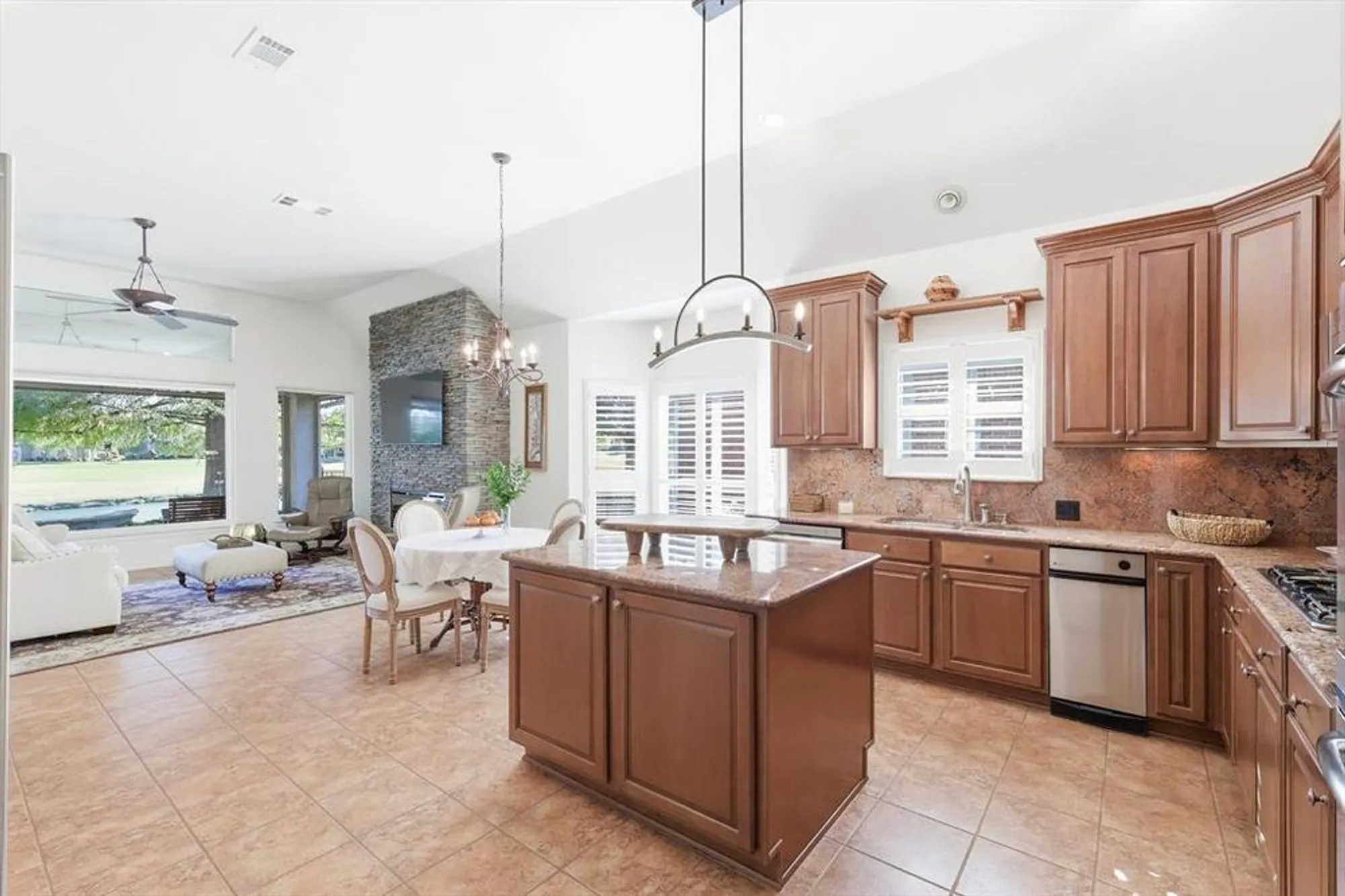 Property Slideshow image 10 of 39 | 9501 grandview dr, Denton, TX, 76207