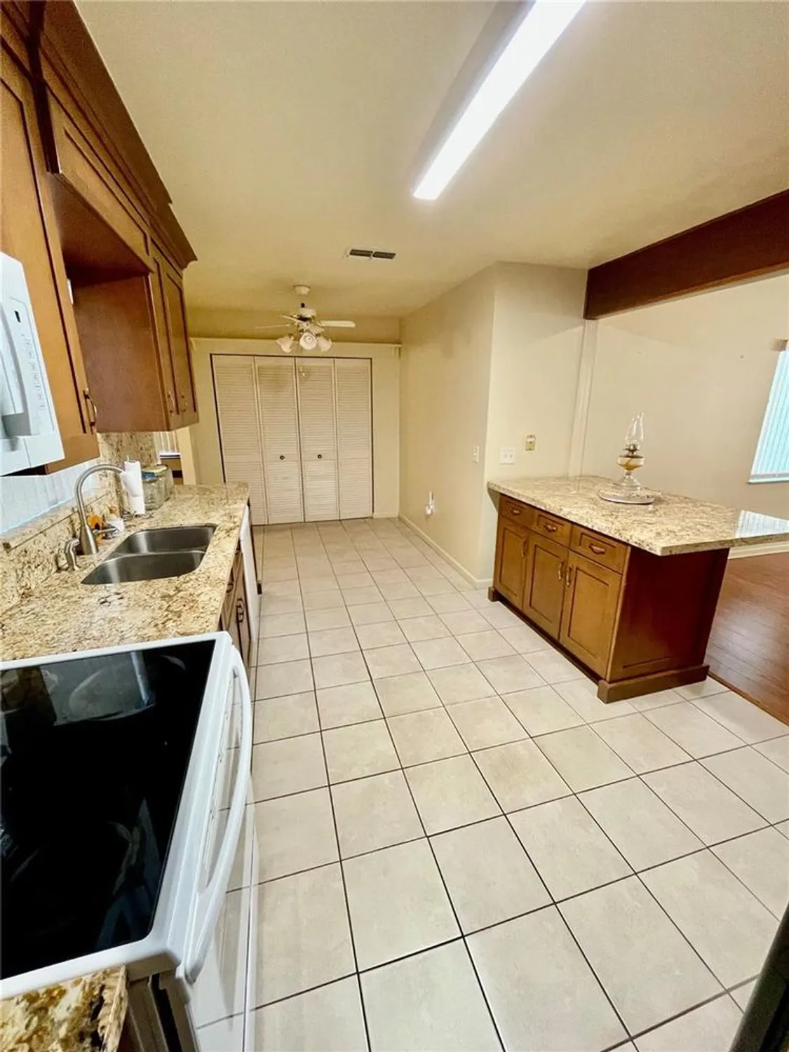 Property Slideshow image 11 of 59 | 1690 colonnades cir, Lakeland, FL, 33811