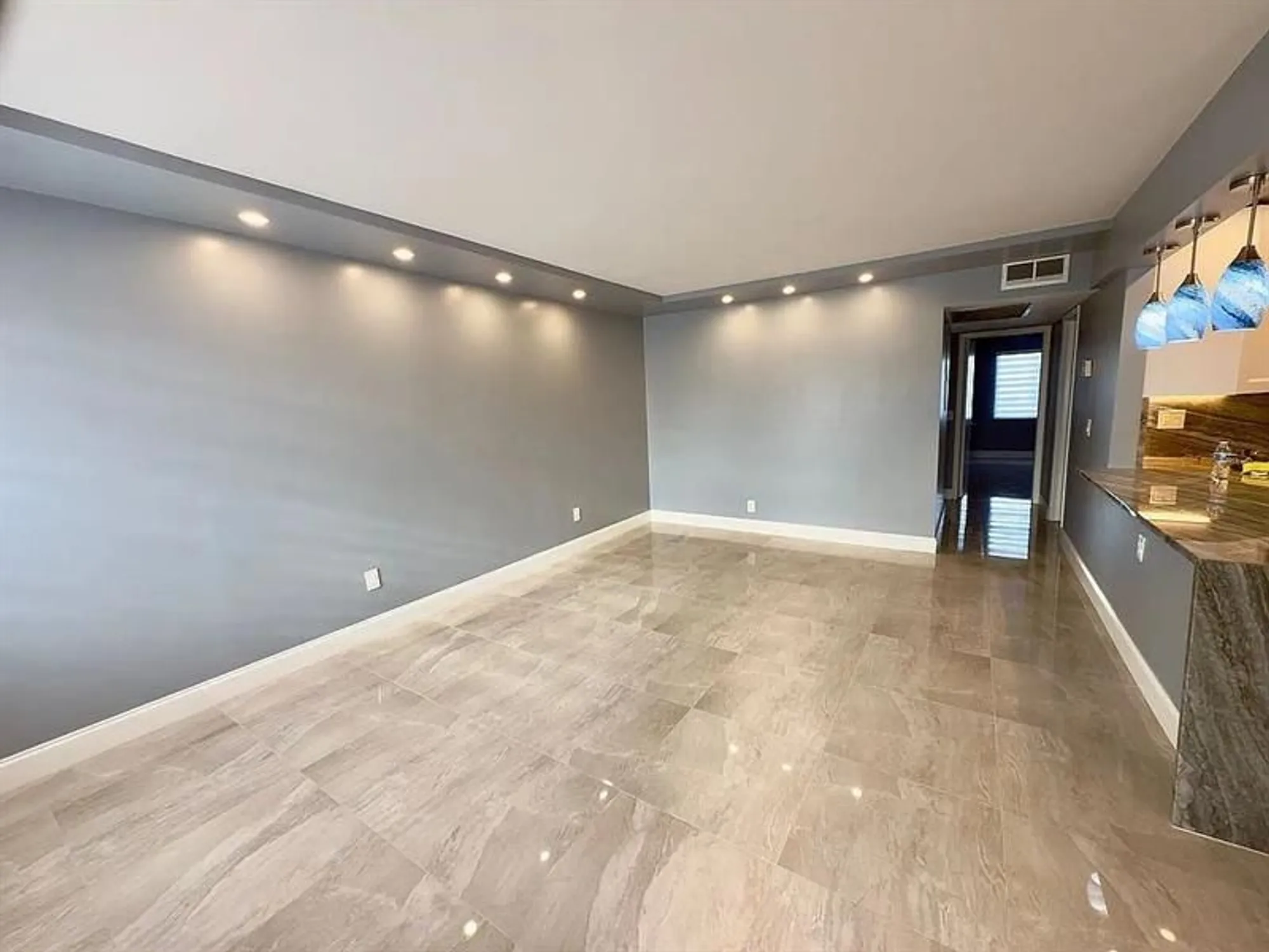 Property Slideshow image 10 of 43 | 3021 guildford b b, Boca Raton, FL, 33434