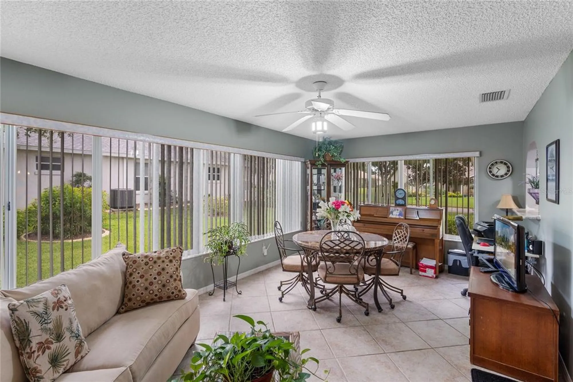 Property Slideshow image 14 of 47 | 27107 racquet cir, Leesburg, FL, 34748