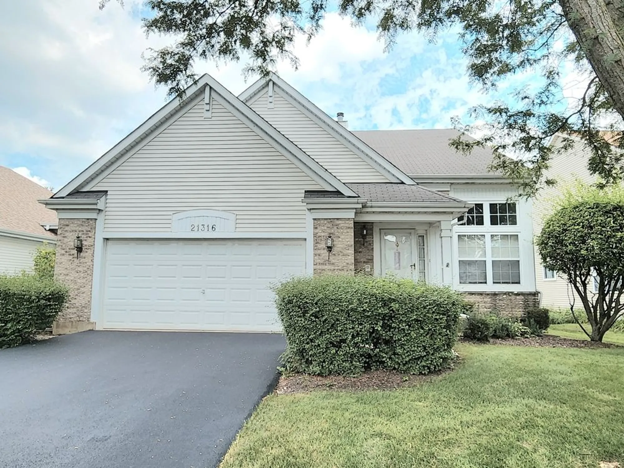 Property Slideshow image 1 of 25 | 21316 w redwood dr, Plainfield, IL, 60544