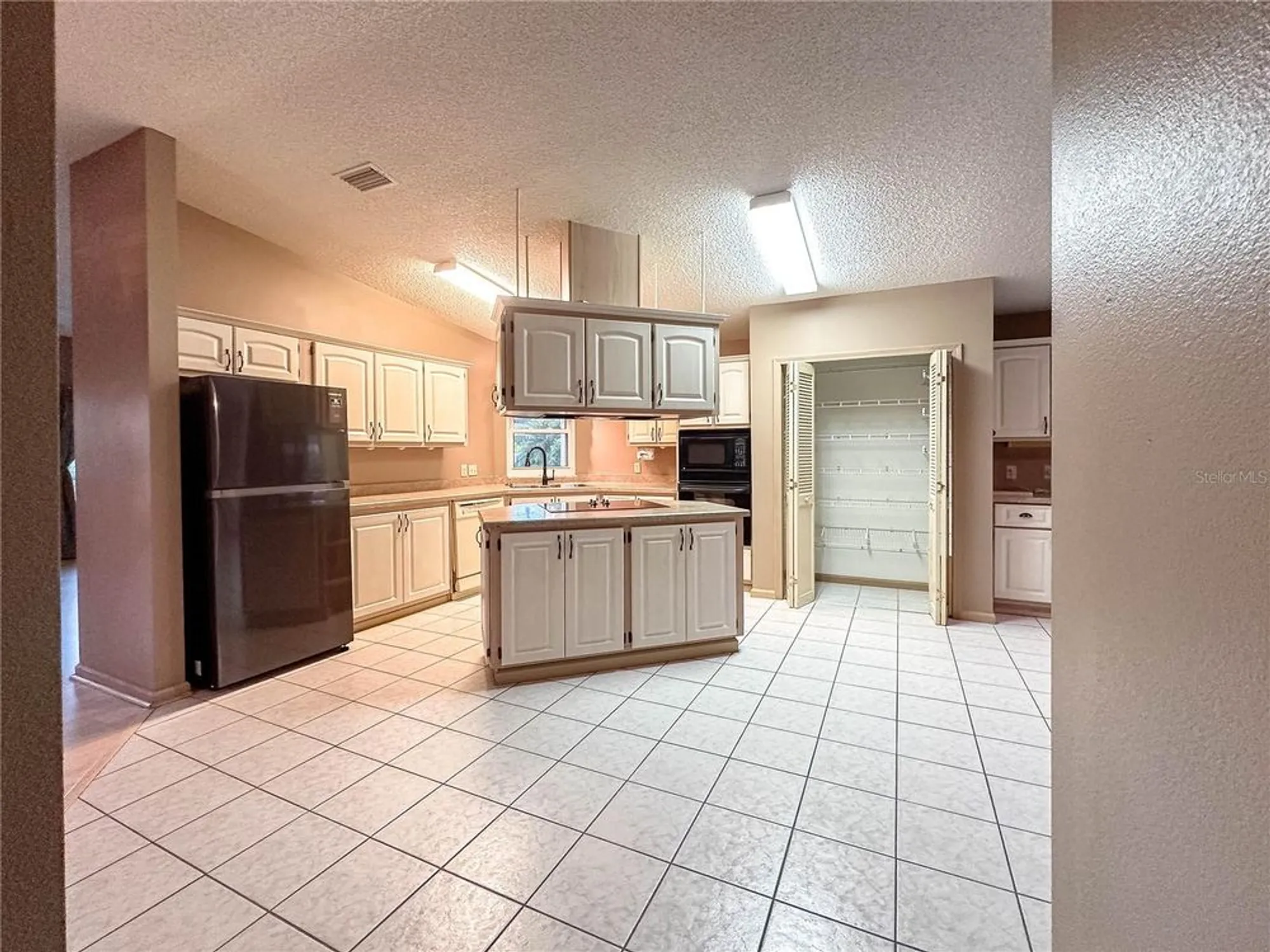 Property Slideshow image 16 of 58 | 1204 maria ct, Lady Lake, FL, 32159