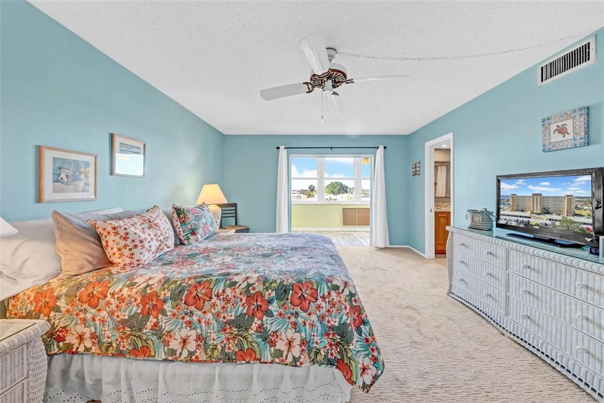 Property Slideshow image 24 of 49 | 4725 cove cir apt 302, St Petersburg, FL, 33708