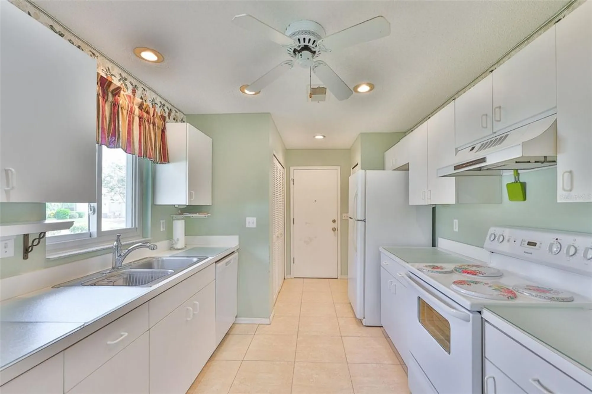 Property Slideshow image 26 of 64 | 751 mccallister ave, Sun City Center, FL, 33573