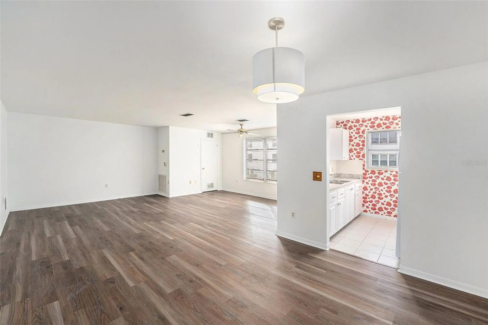 Property Slideshow image 10 of 37 | 5623 80th st n unit 211, St Petersburg, FL, 33709