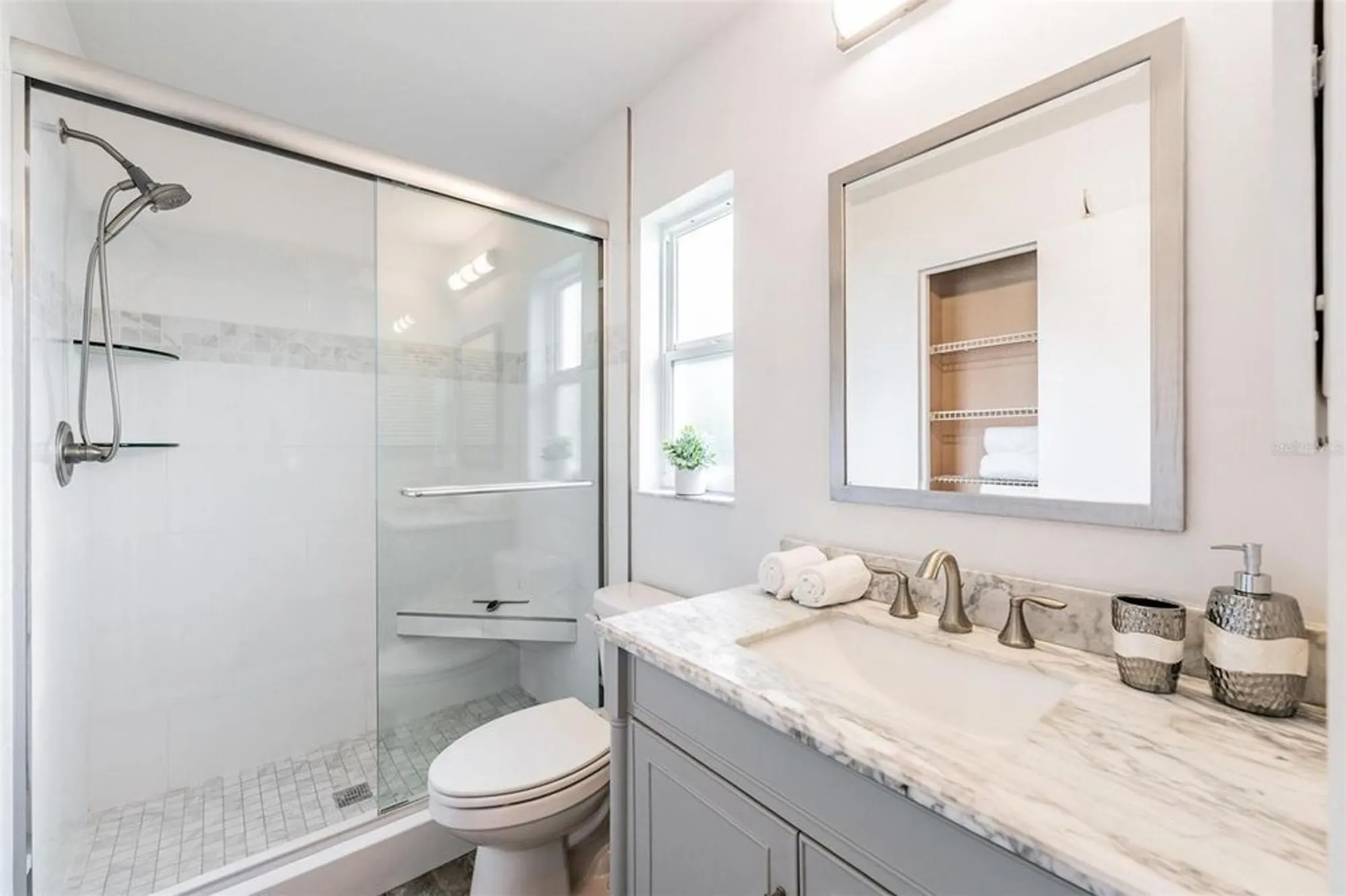 Property Slideshow image 14 of 26 | 2820 lomond dr, Palm Harbor, FL, 34684