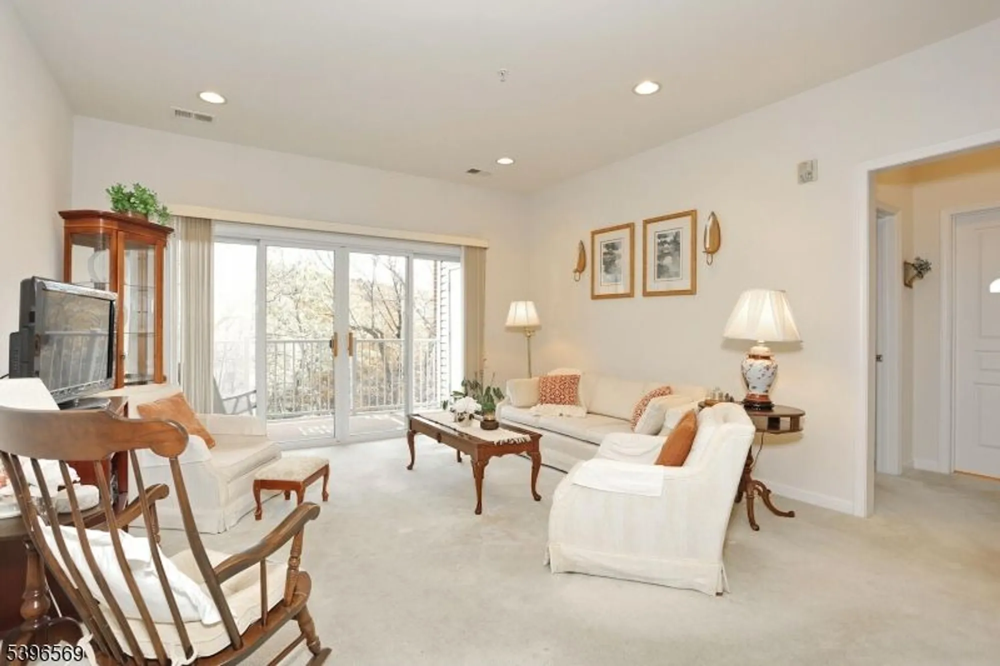 Property Slideshow image 19 of 45 | 10203 warrens way # 203, Wanaque, NJ, 07465