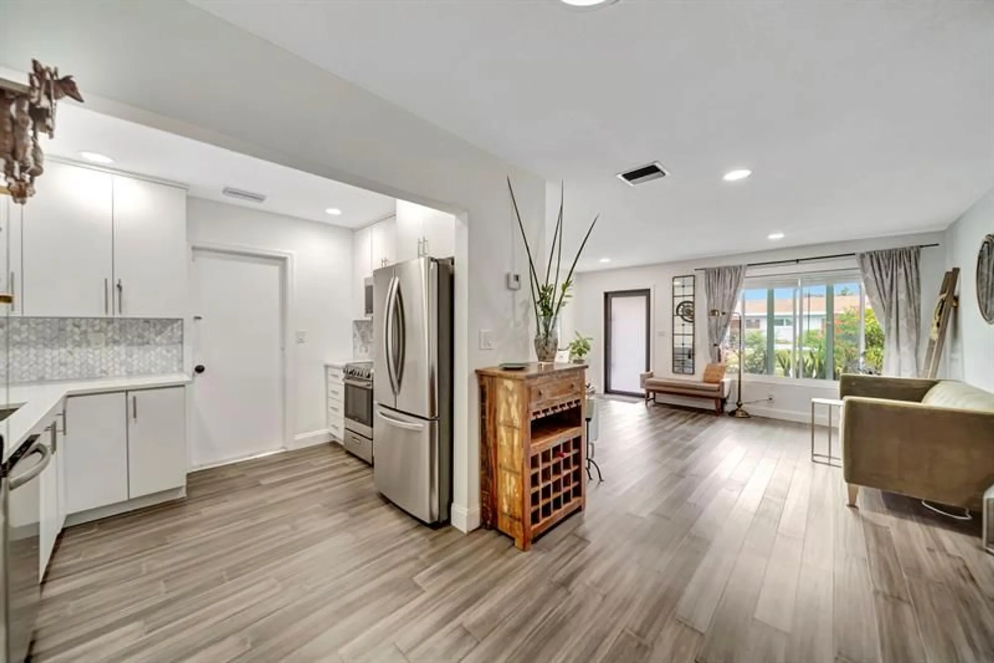 Property Slideshow image 6 of 39 | 4400 nw 45th ct, Tamarac, FL, 33319