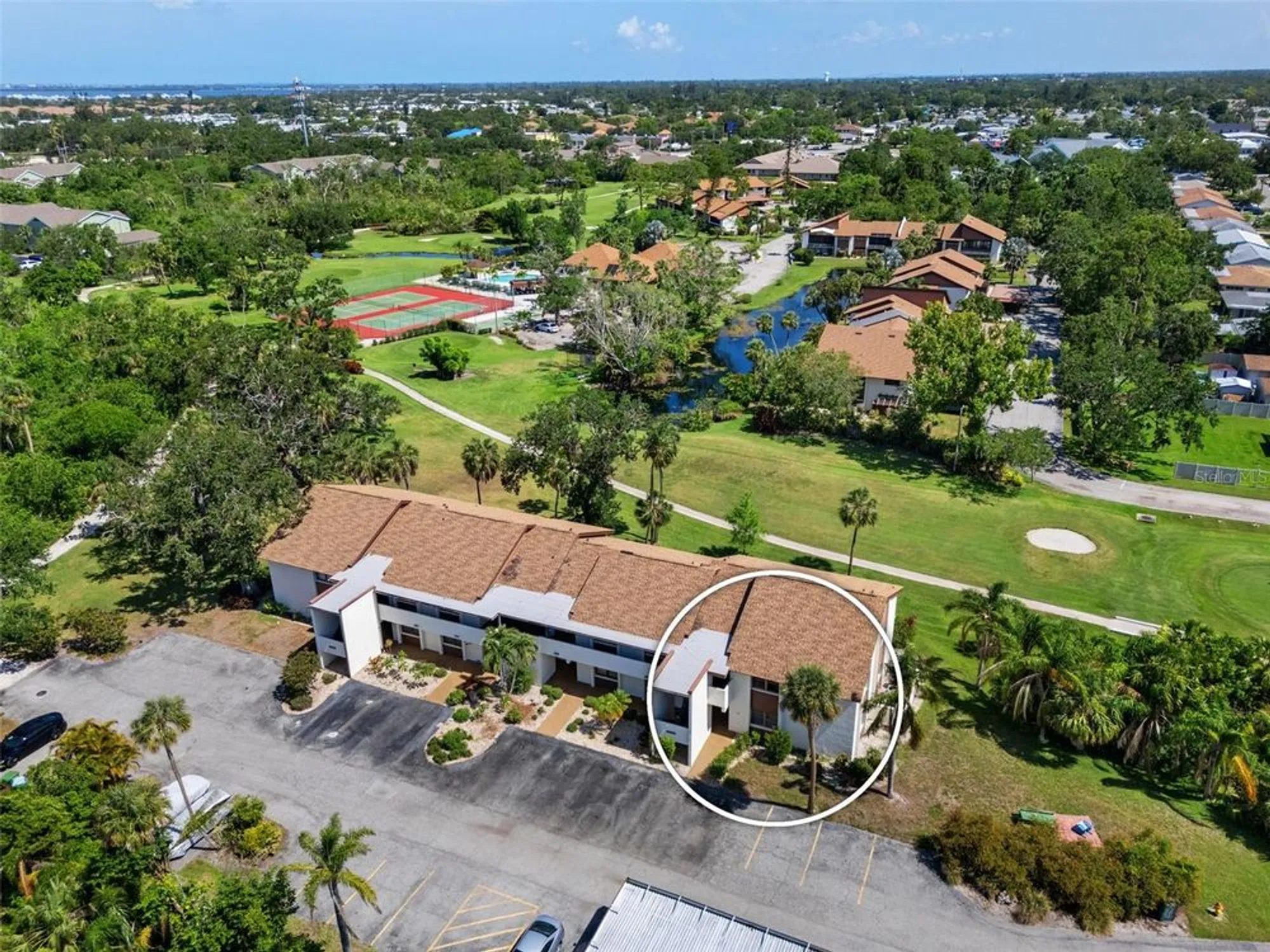 Property Slideshow image 7 of 50 | 6061 fairway ln 1411, Bradenton, FL, 34210