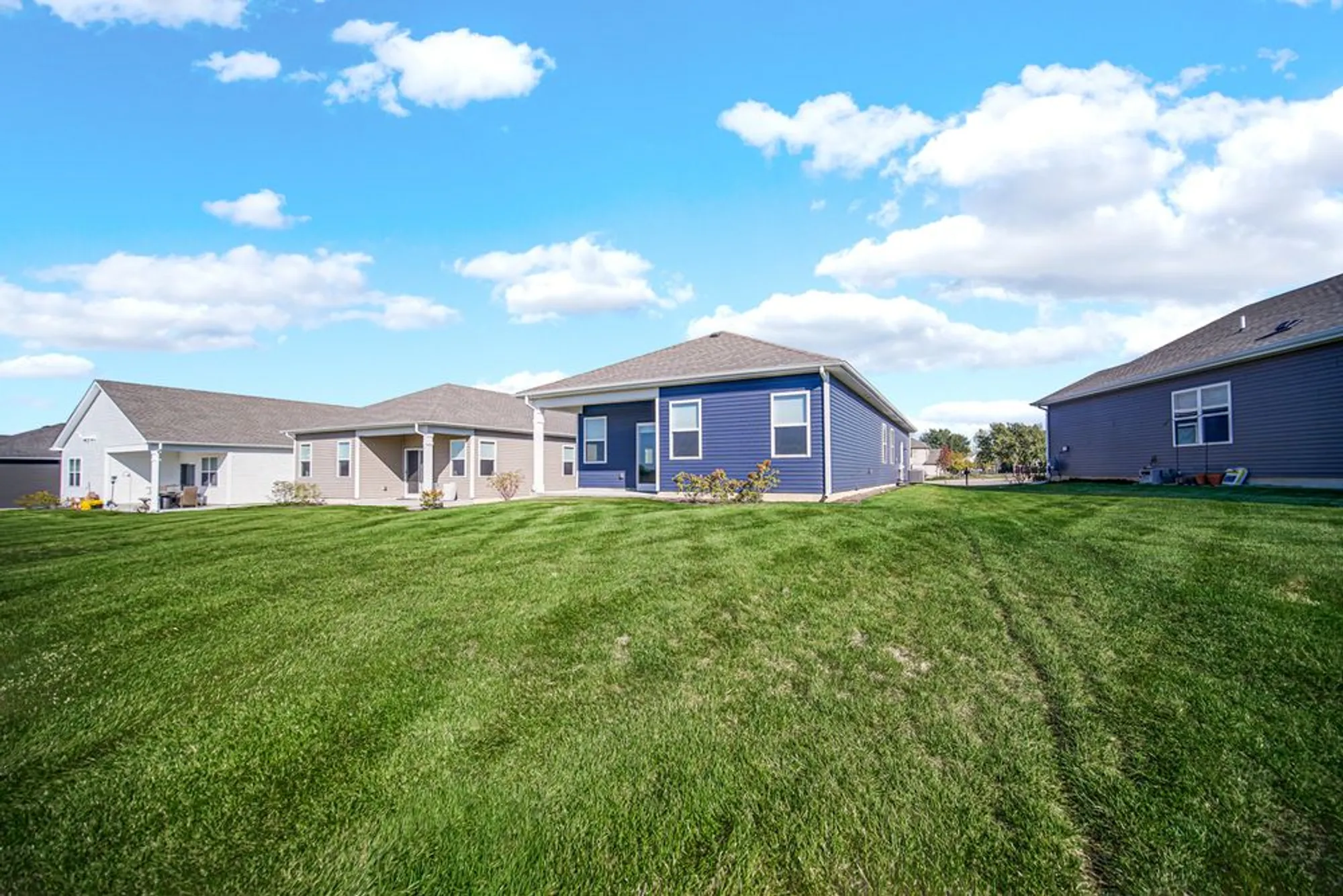 Property Slideshow image 24 of 32 | 2930 harnish dr, Algonquin, IL, 60102