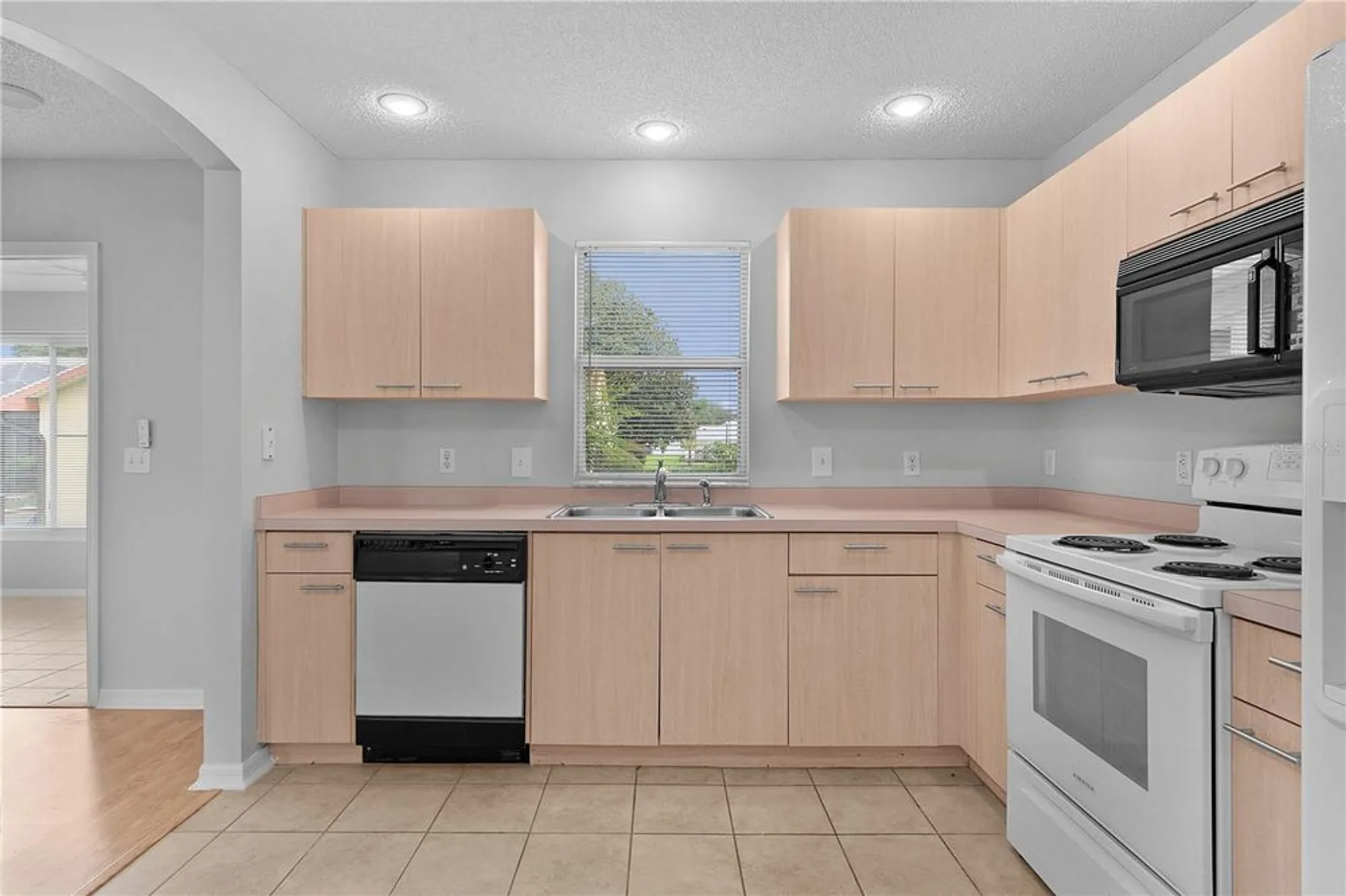 Property Slideshow image 13 of 41 | 807 ramos dr, The Villages, FL, 32159