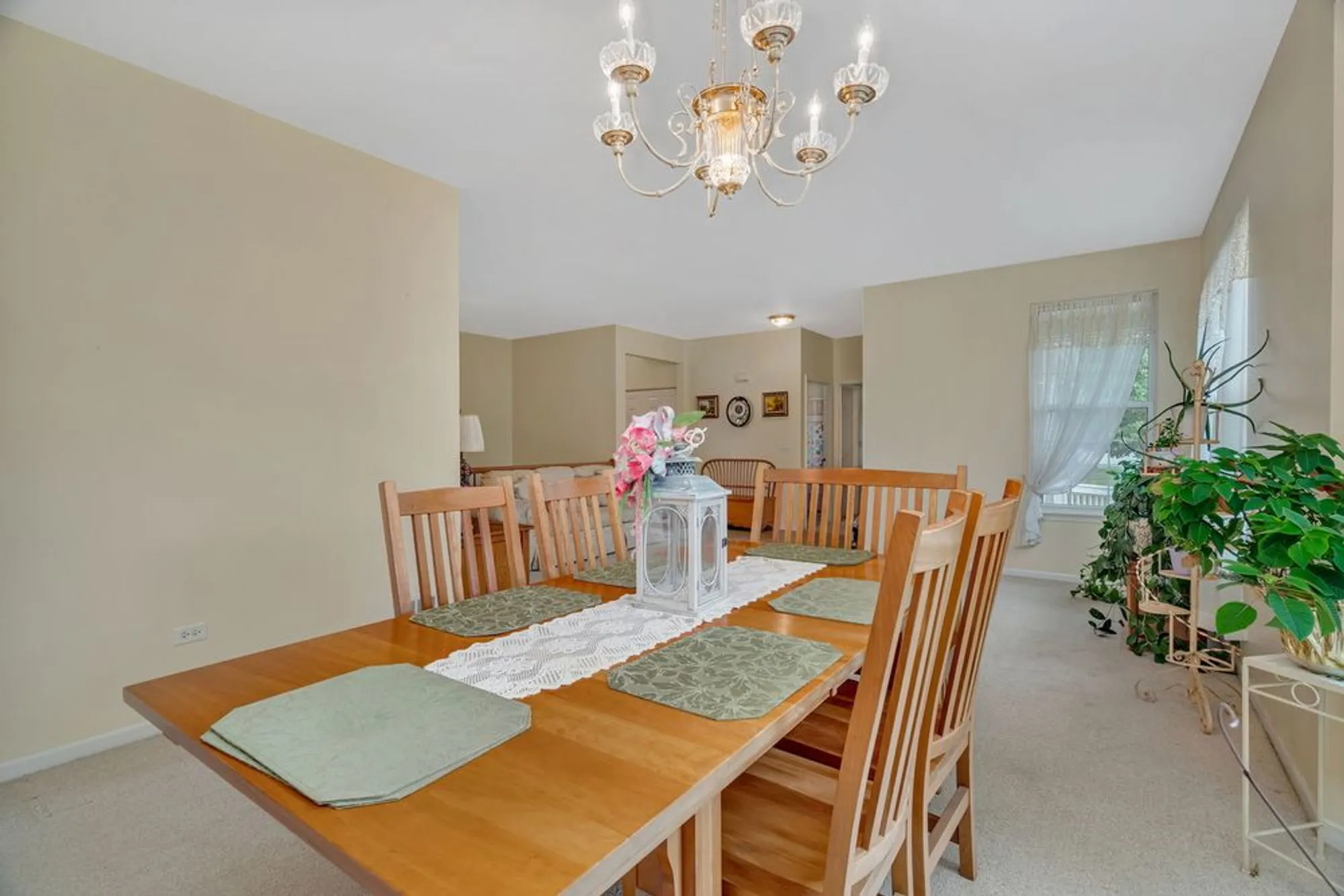 Property Slideshow image 6 of 32 | 21201 lily lake ln, Crest Hill, IL, 60403