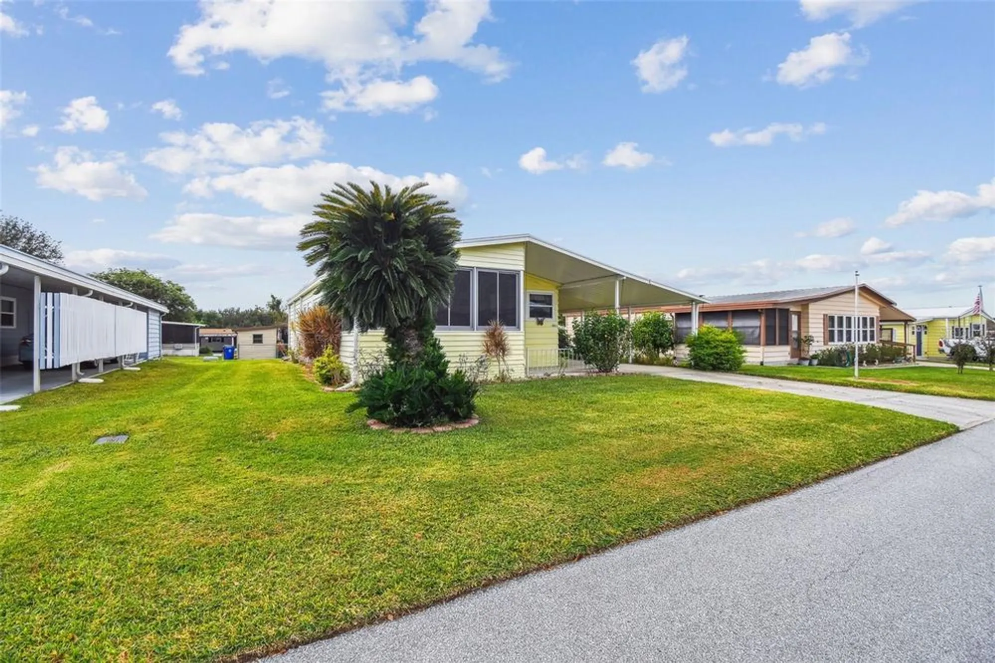 Property Slideshow image 7 of 77 | 1811 sherwood hill dr, Lakeland, FL, 33810