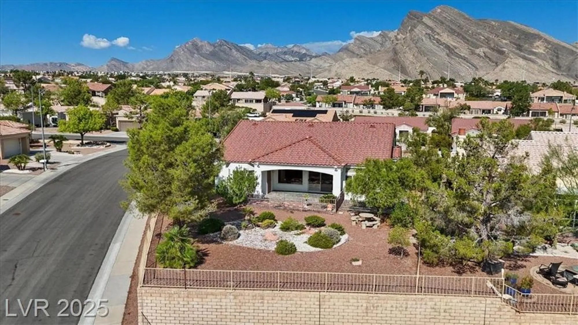 Property Slideshow image 22 of 34 | 2524 banora point dr, Las Vegas, NV, 89134