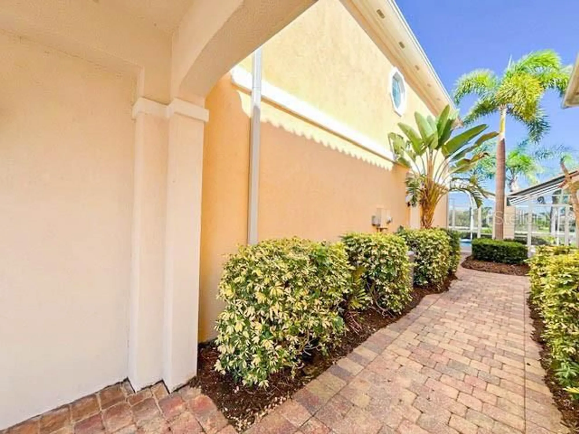 Property Slideshow image 2 of 54 | 1707 burgos dr, Sarasota, FL, 34238