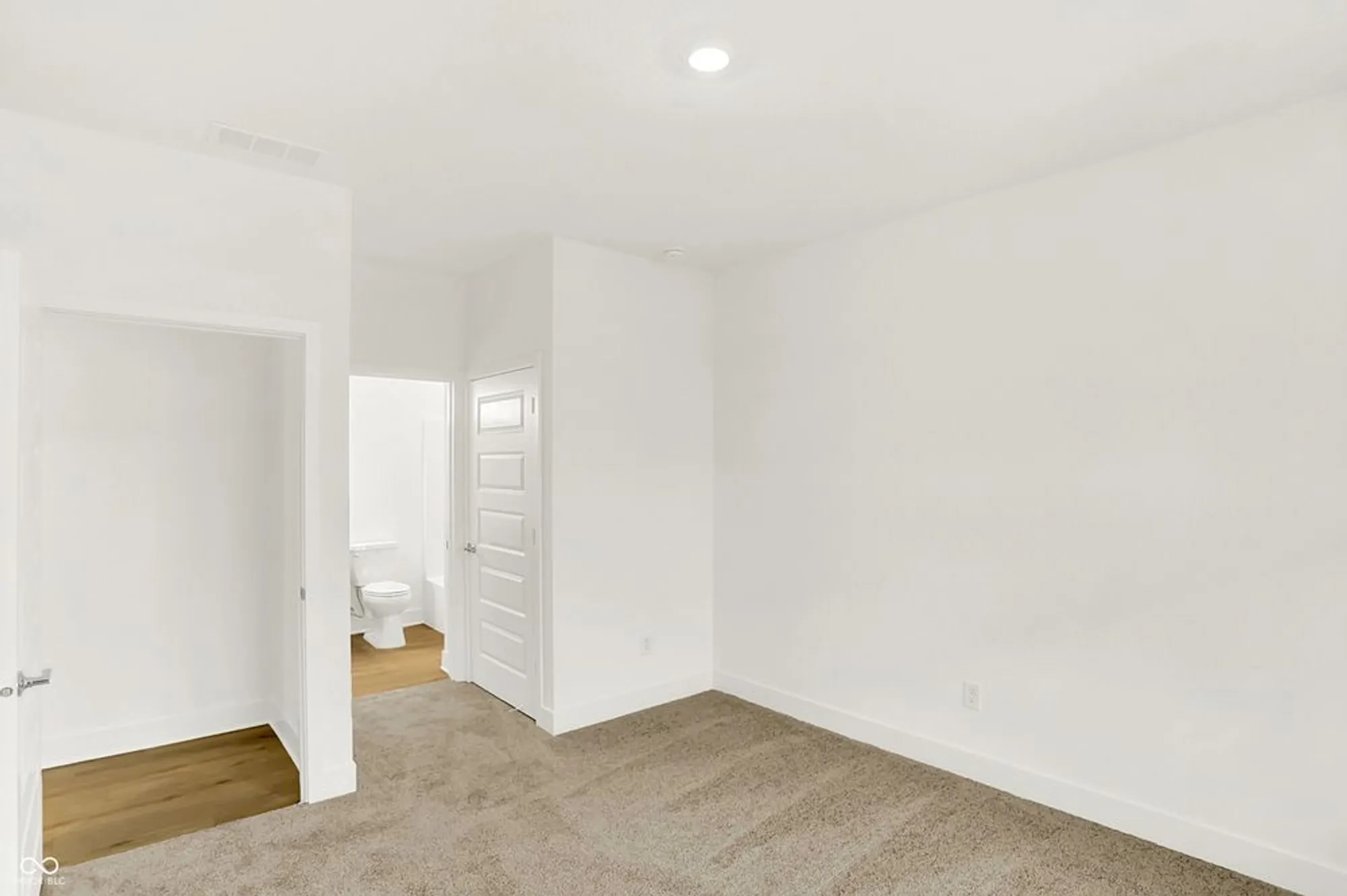 Property Slideshow image 9 of 52 | 5076 foxley park ln, Avon, IN, 46123