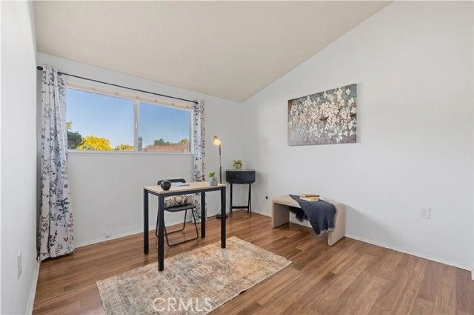 Property Slideshow image 13 of 30 | 19116 avenue of the oaks unit b, Newhall, CA, 91321