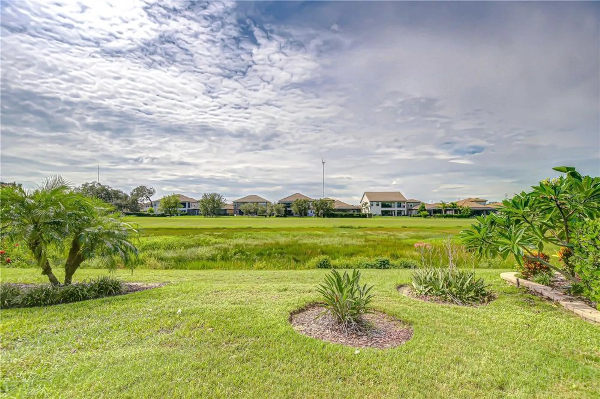 Property Slideshow image 28 of 36 | 13937 swallow hill dr, Lithia, FL, 33547