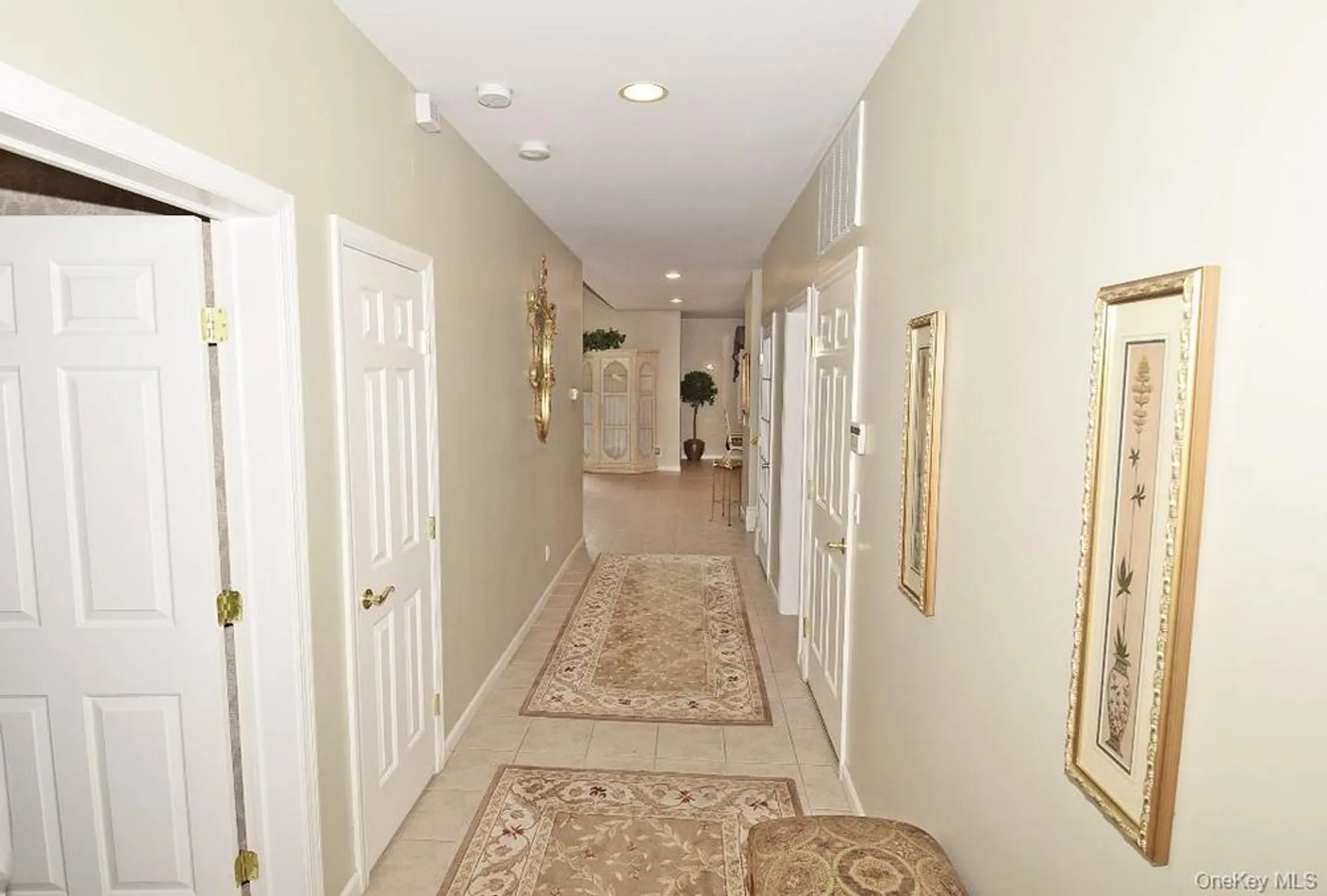 Property Slideshow image 2 of 14 | 677 balfour pl, Melville, NY, 11747