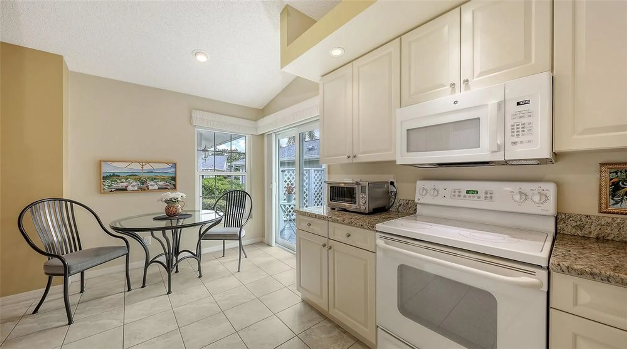 Property Slideshow image 10 of 35 | 5568 country club way, Sarasota, FL, 34243