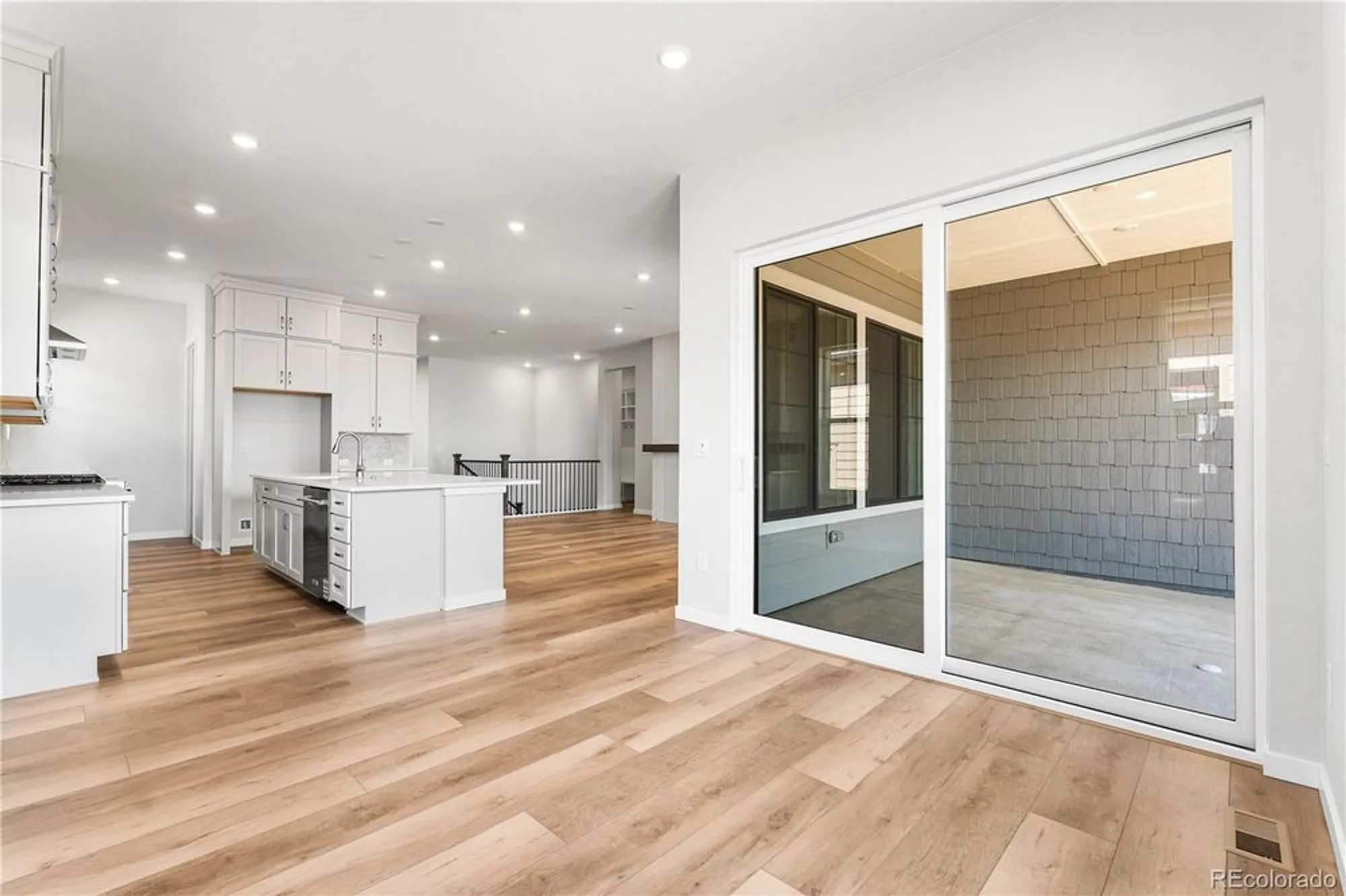 Property Slideshow image 5 of 33 | 11104 amber light cir, Littleton, CO, 80125