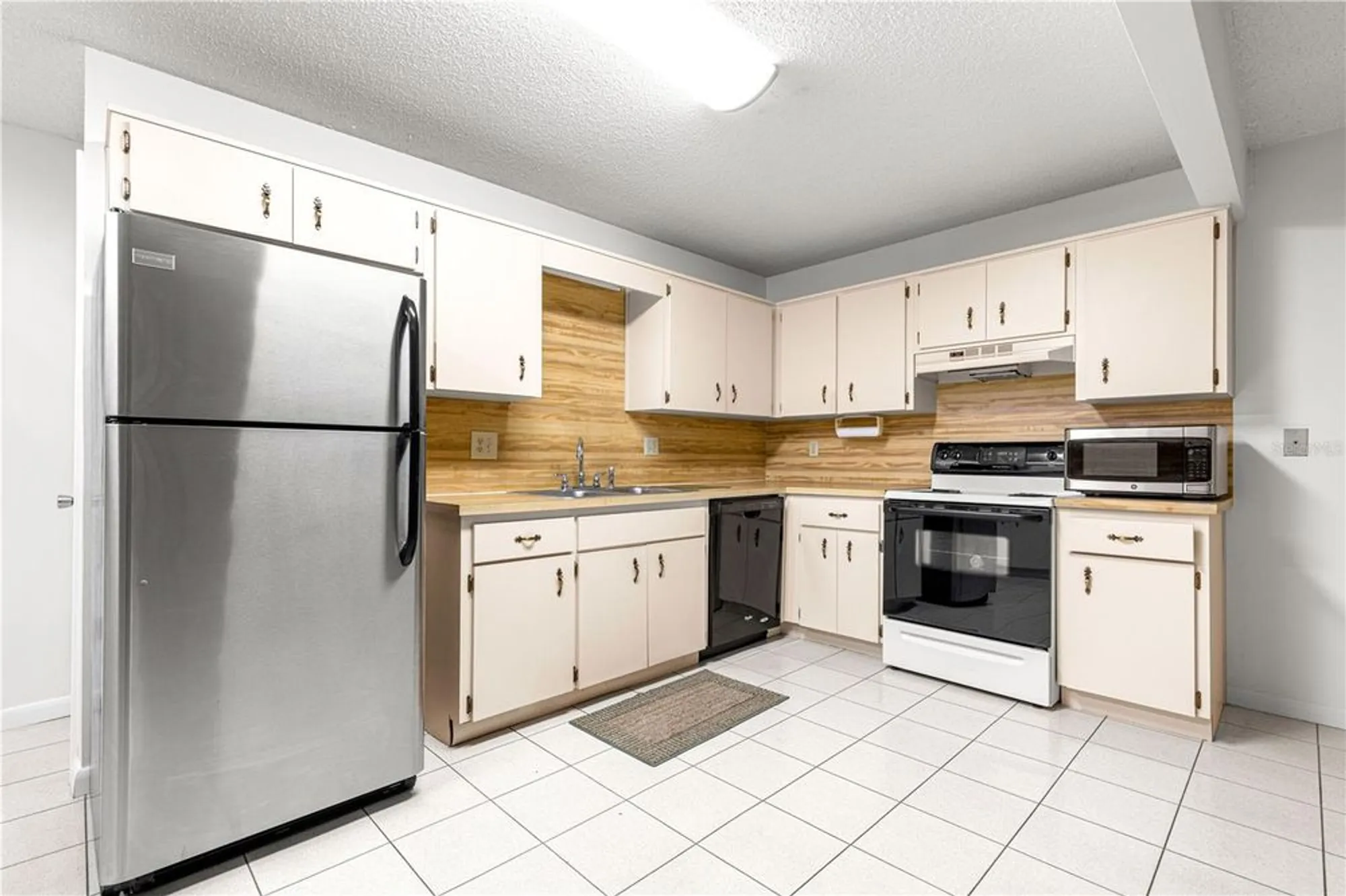 Property Slideshow image 7 of 22 | 8705 sw 95th st c, Ocala, FL, 34481