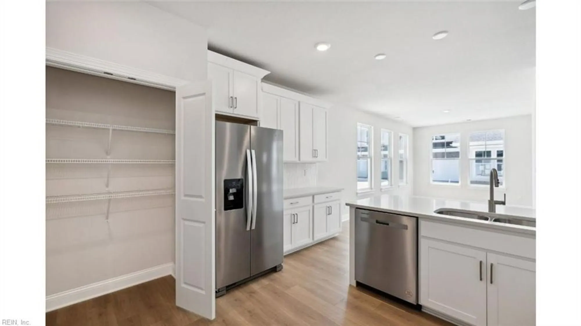 Property Slideshow image 20 of 34 | 2212 edwin dr, Chesapeake, VA, 23322