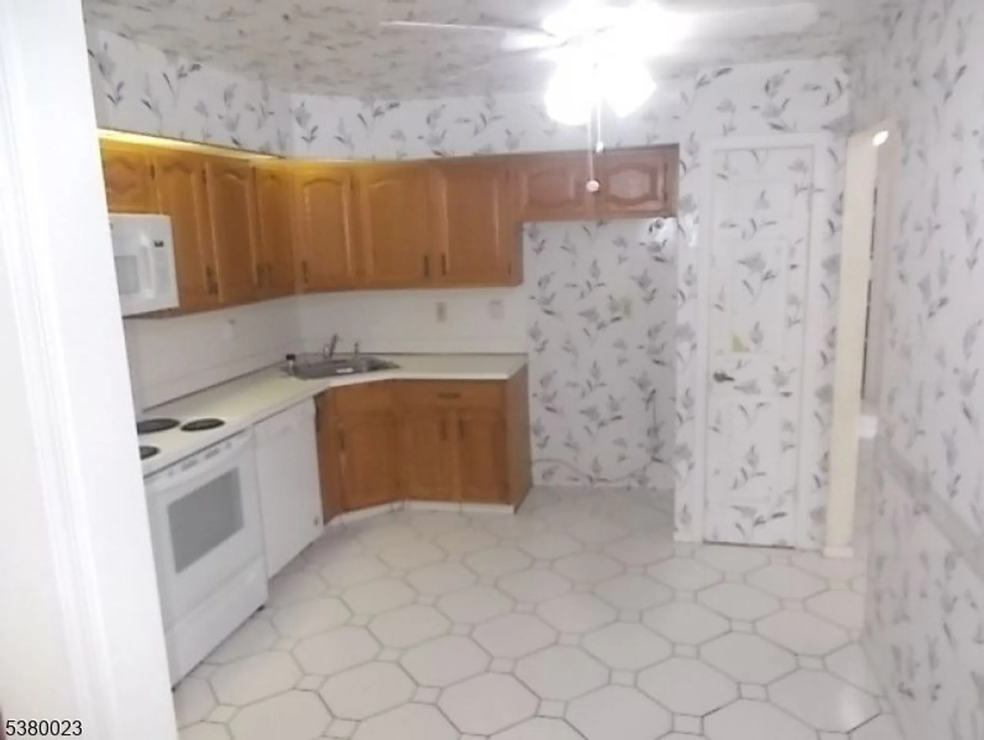 Property Slideshow image 7 of 10 | 29 hillsborough dr, Monroe Twp, NJ, 08831