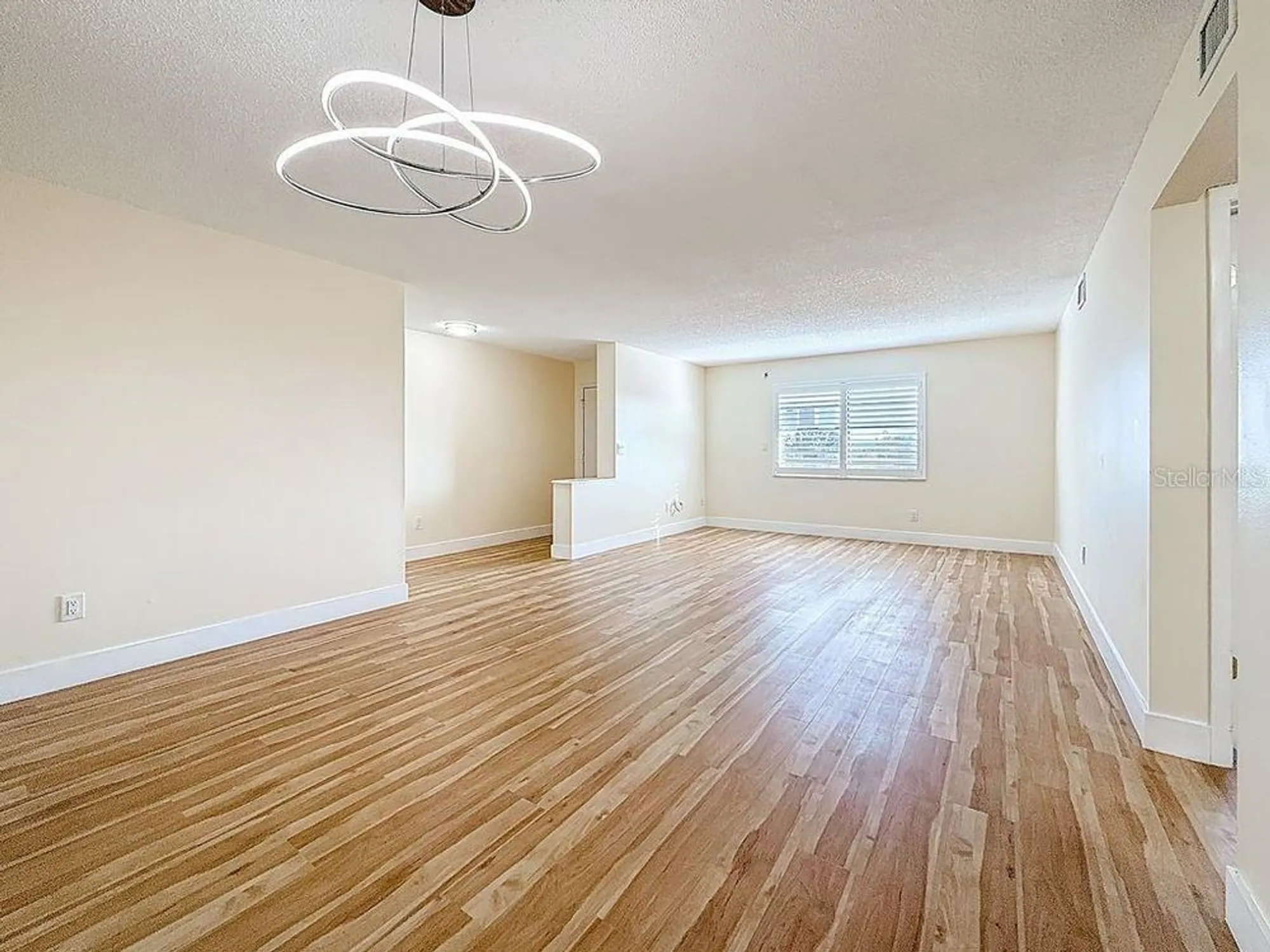 Property Slideshow image 10 of 50 | 8198 terrace garden dr n unit 407, St Petersburg, FL, 33709