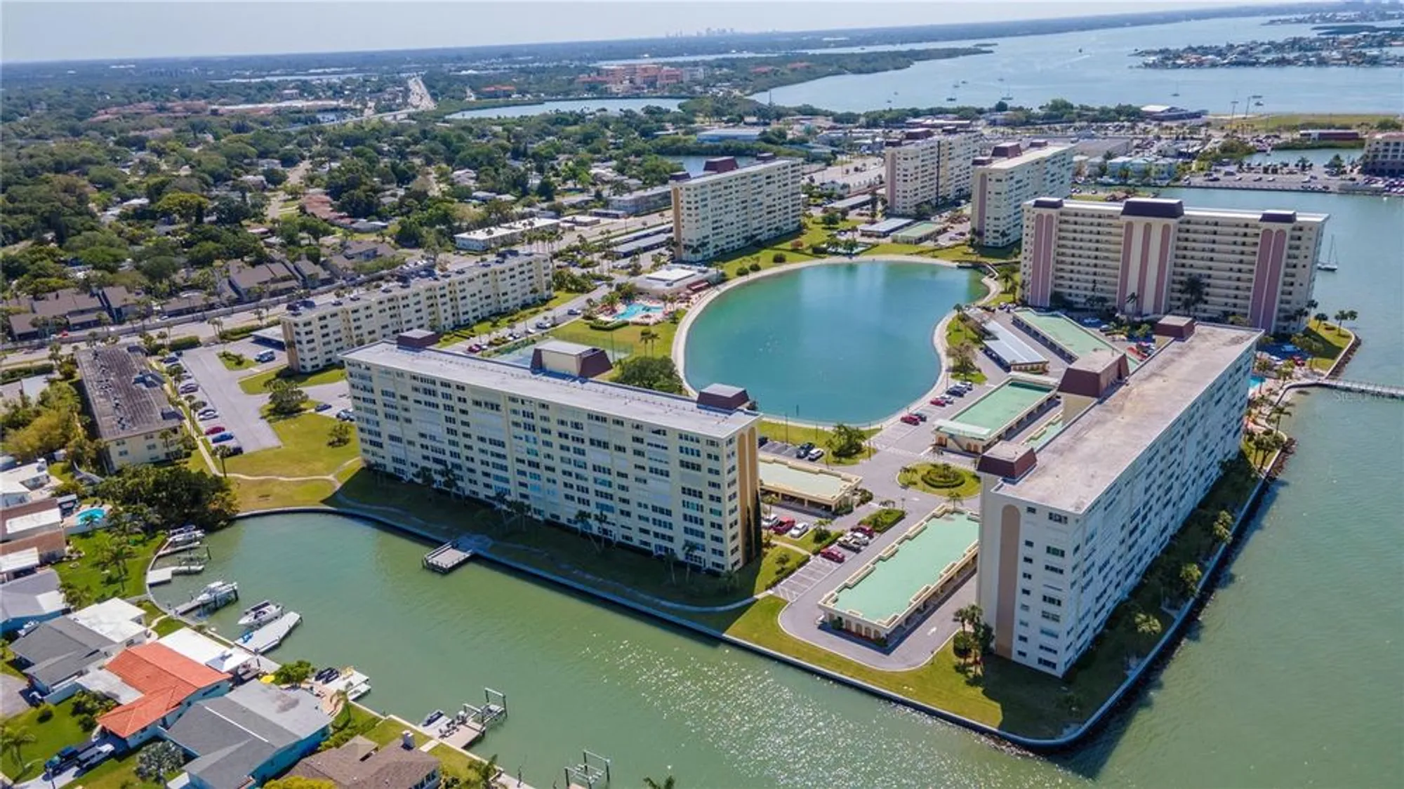 Property Slideshow image 25 of 27 | 4725 cove cir apt 804, St Petersburg, FL, 33708