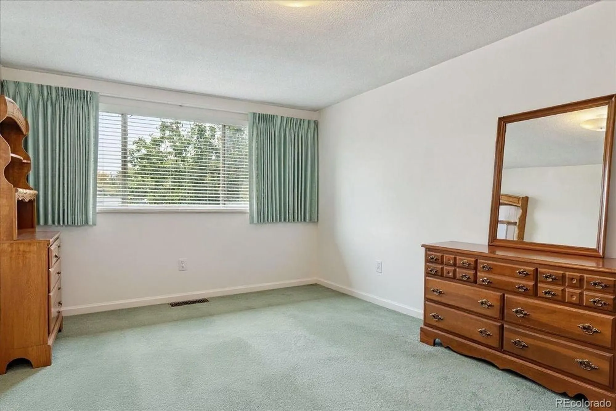 Property Slideshow image 9 of 31 | 680 s alton way 9b, Denver, CO, 80247