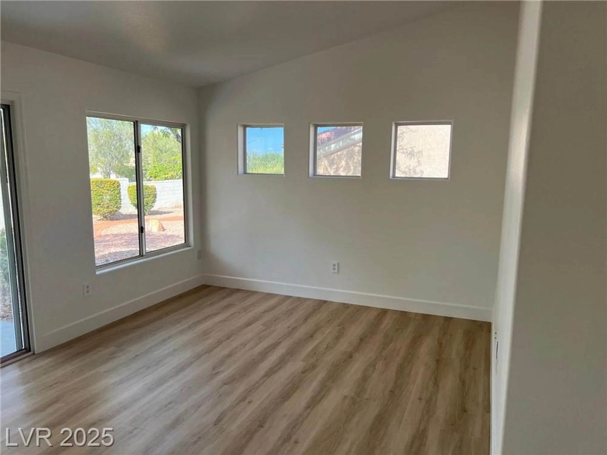 Property Slideshow image 5 of 21 | 10012 bundella dr, Las Vegas, NV, 89134