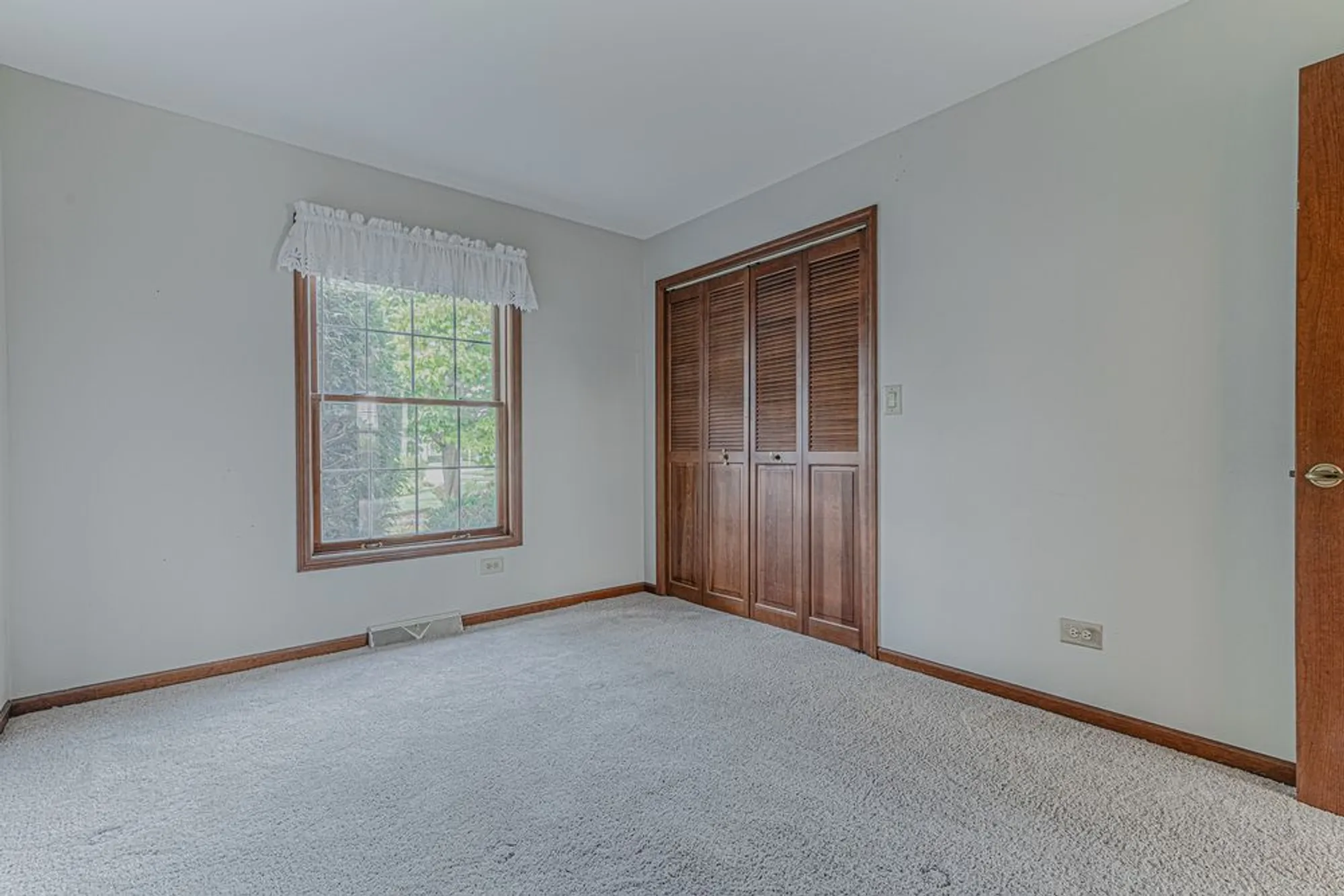 Property Slideshow image 22 of 41 | 9 derby ct, Grayslake, IL, 60030