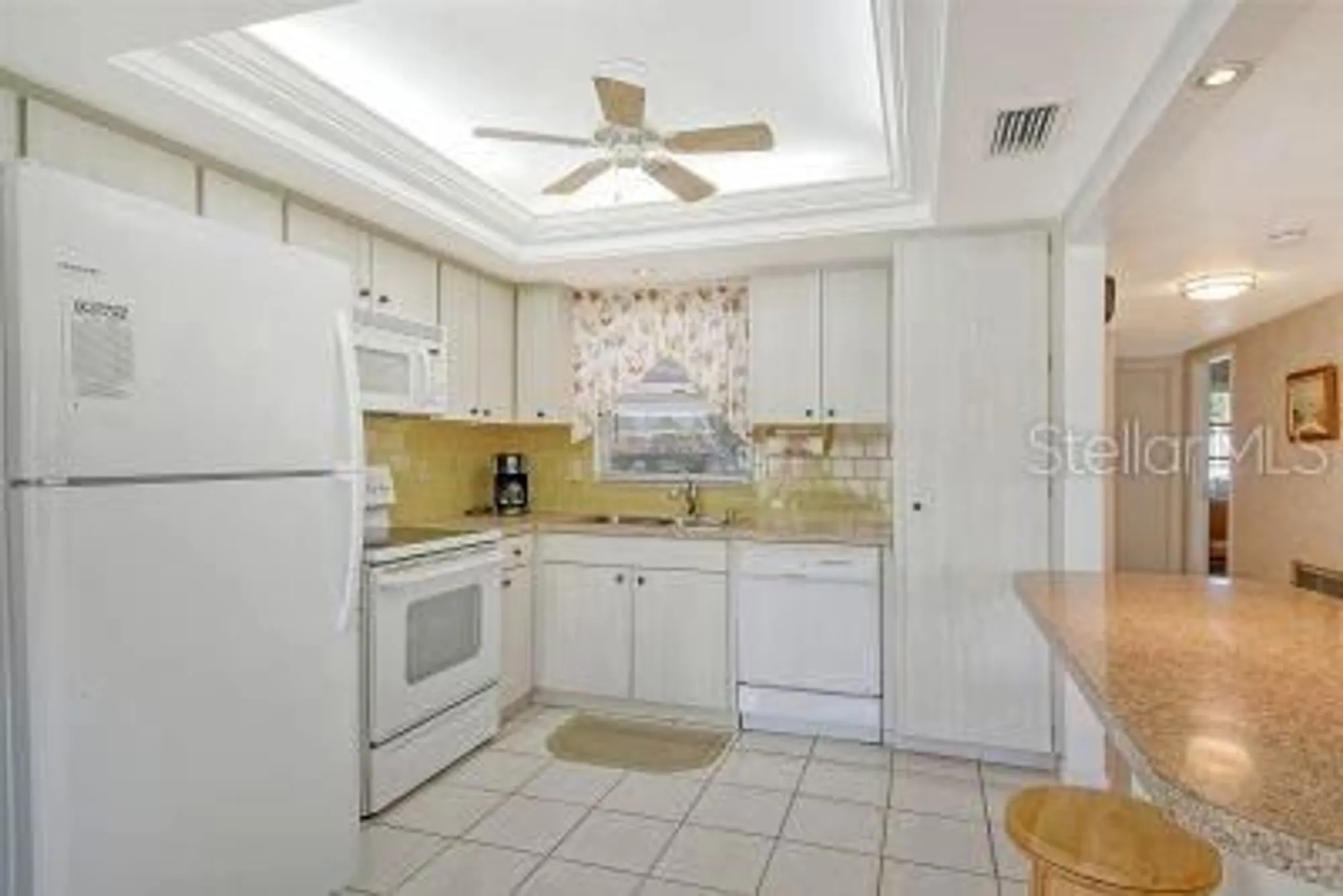 Property Slideshow image 16 of 35 | 2020 riverbluff pkwy # v329, Sarasota, FL, 34231