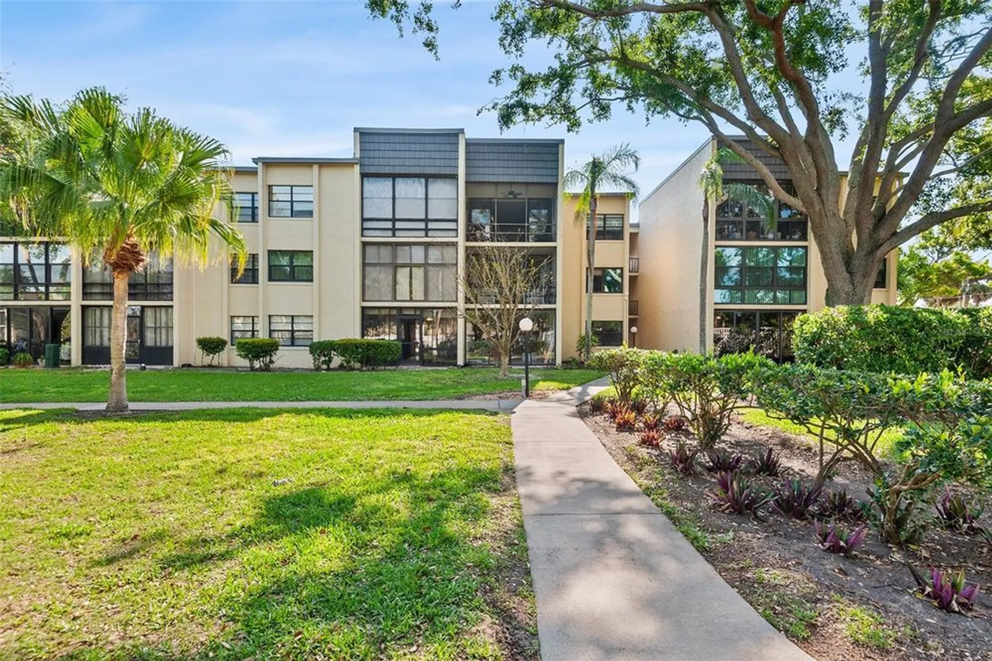 Property Slideshow image 26 of 37 | 14130 rosemary ln 1202, Largo, FL, 33774