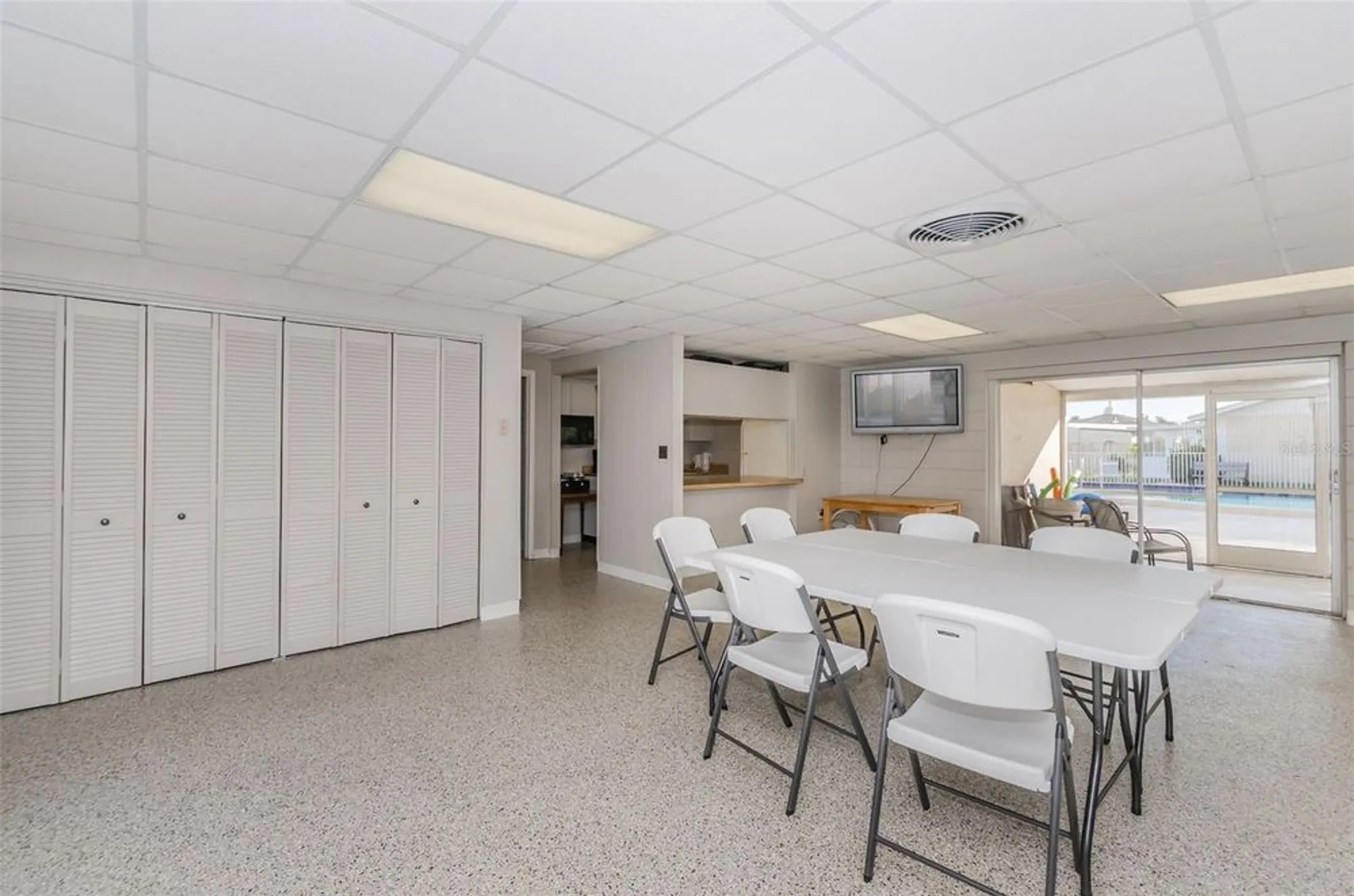 Property Slideshow image 40 of 50 | 1055 loch haven dr, Dunedin, FL, 34698