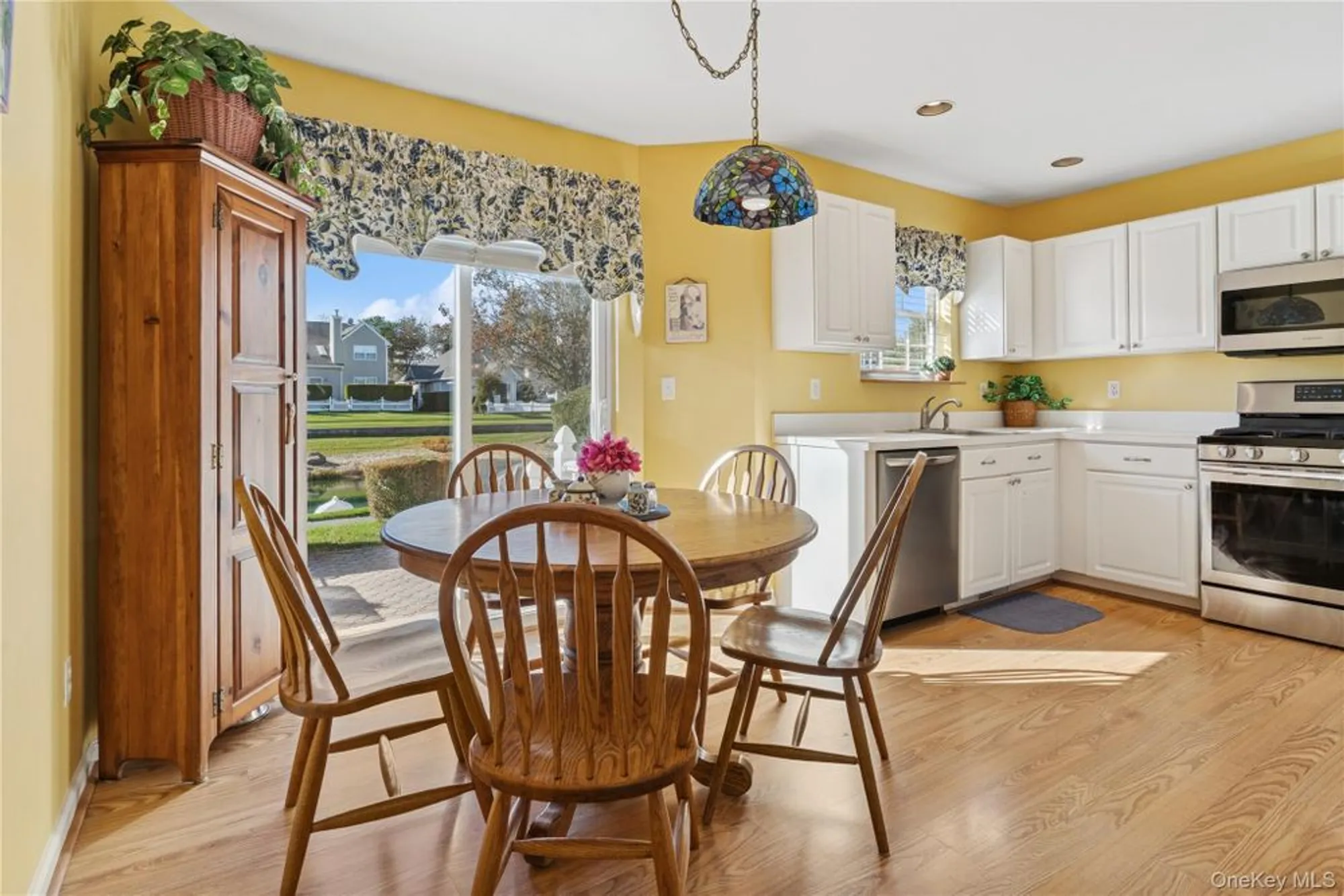Property Slideshow image 13 of 26 | 53 goose neck ln, Riverhead, NY, 11901
