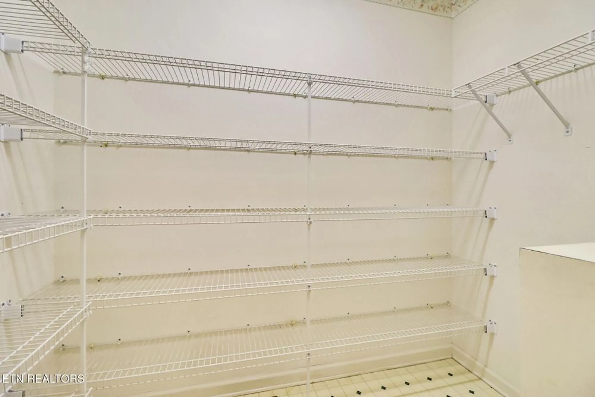 Property Slideshow image 23 of 54 | 104 flossmoor cir, Crossville, TN, 38558