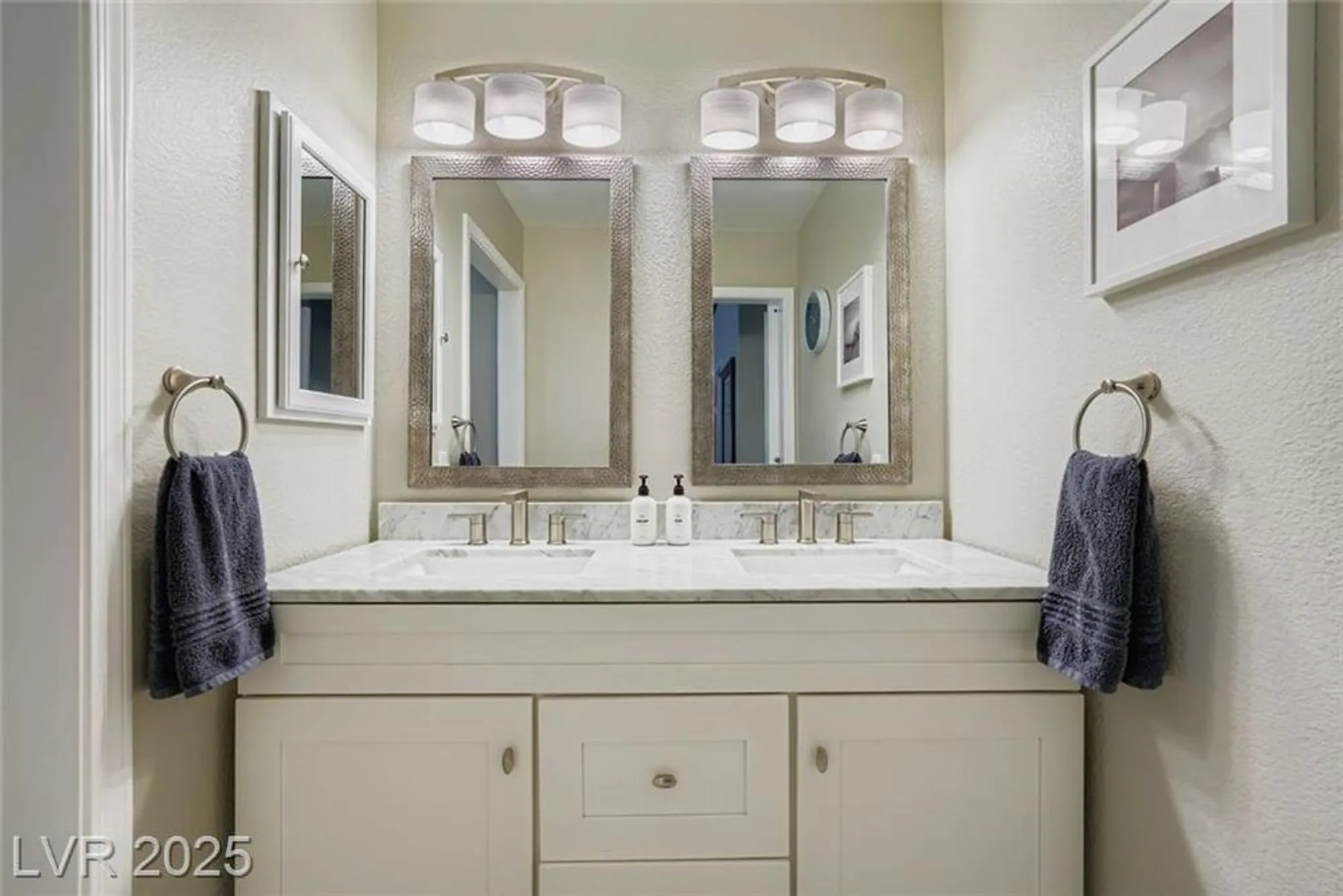 Property Slideshow image 15 of 22 | 2812 lotus hill dr, Las Vegas, NV, 89134