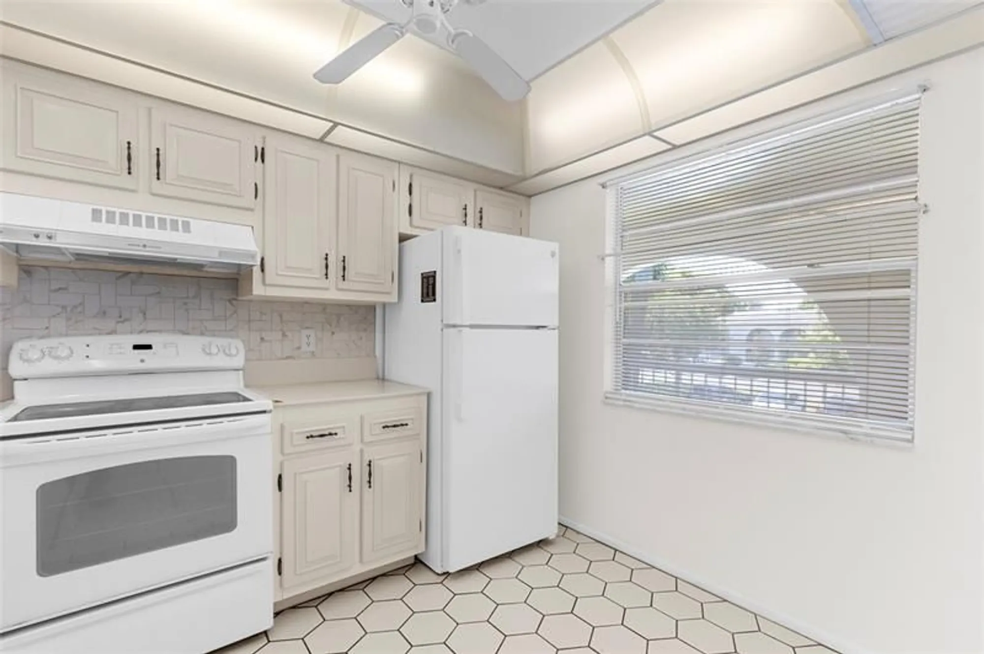 Property Slideshow image 4 of 31 | 2701 nassau bnd d2, Coconut Creek, FL, 33066