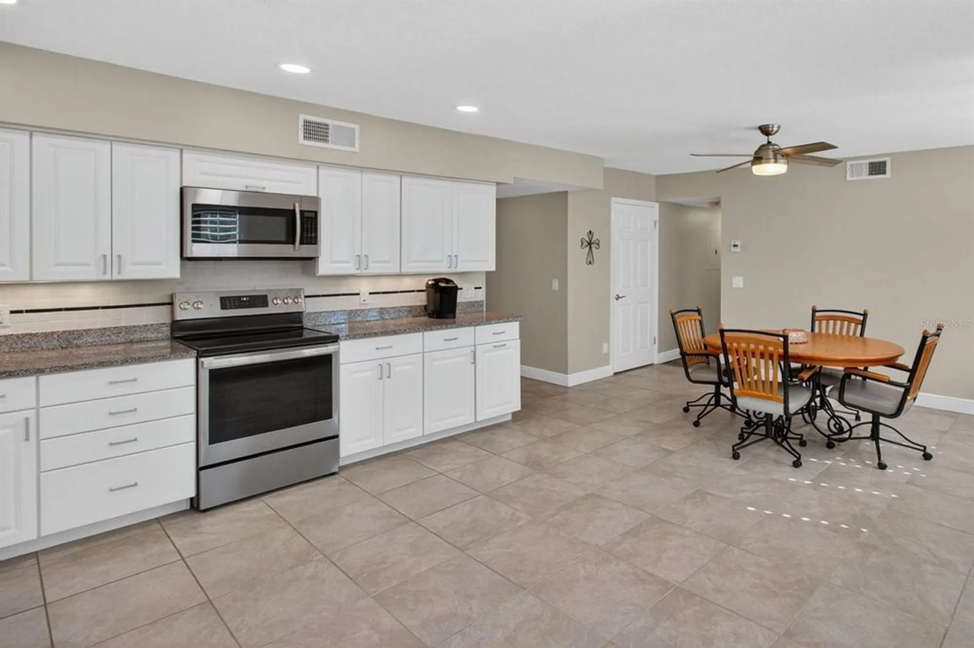 Property Slideshow image 15 of 59 | 2170 americus blvd n apt 70, Clearwater, FL, 33763