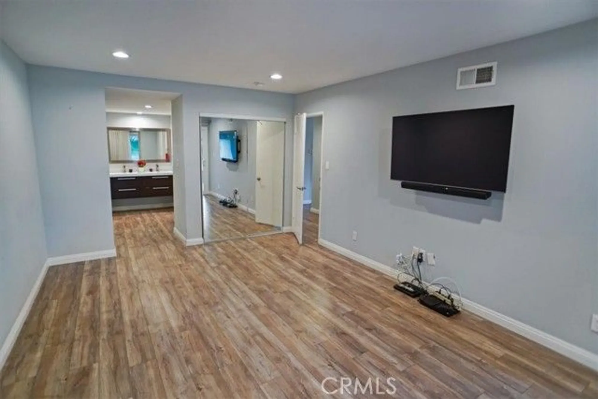 Property Slideshow image 10 of 33 | 26847 oak branch cir, Newhall, CA, 91321