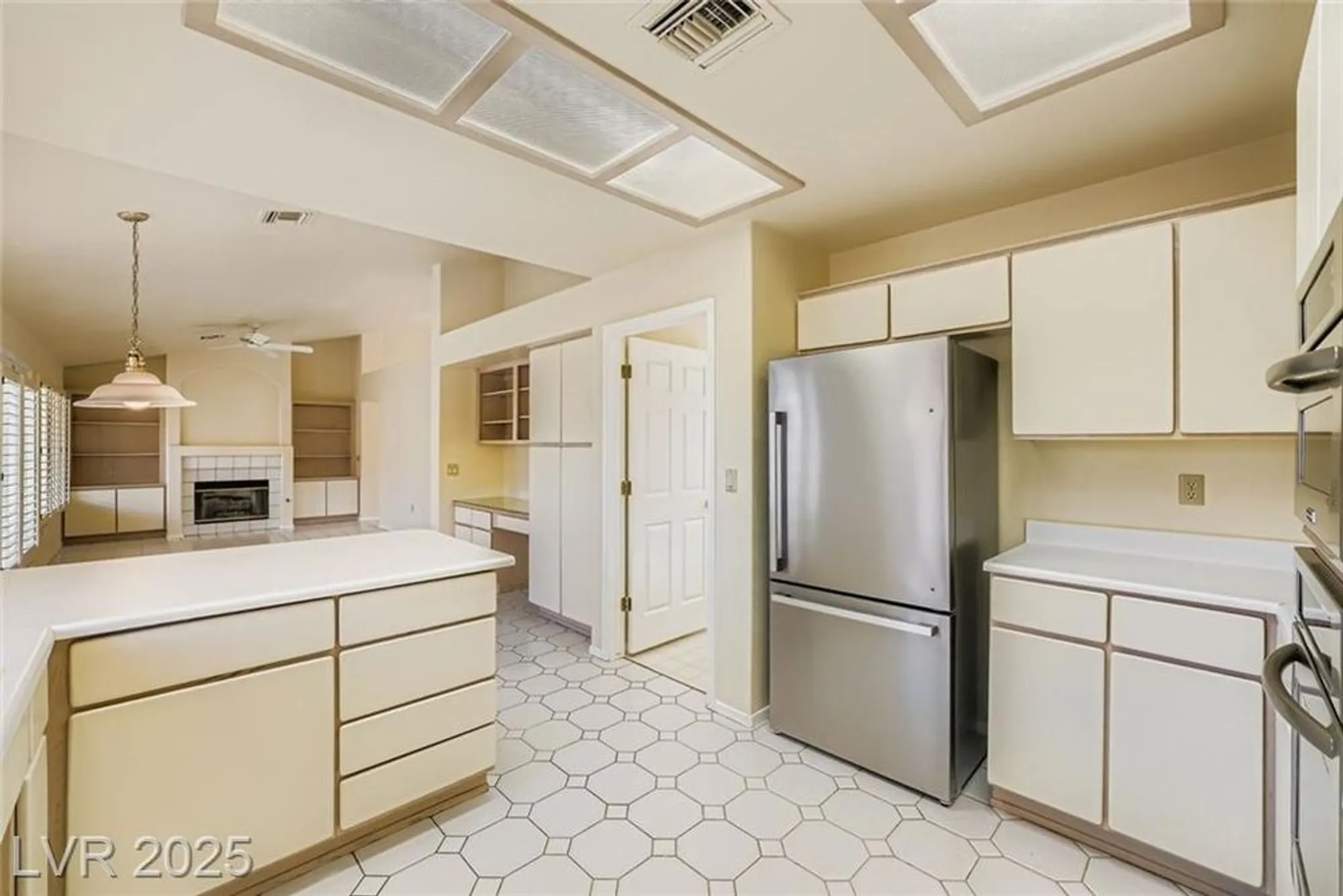 Property Slideshow image 13 of 29 | 2517 desert butte dr, Las Vegas, NV, 89134
