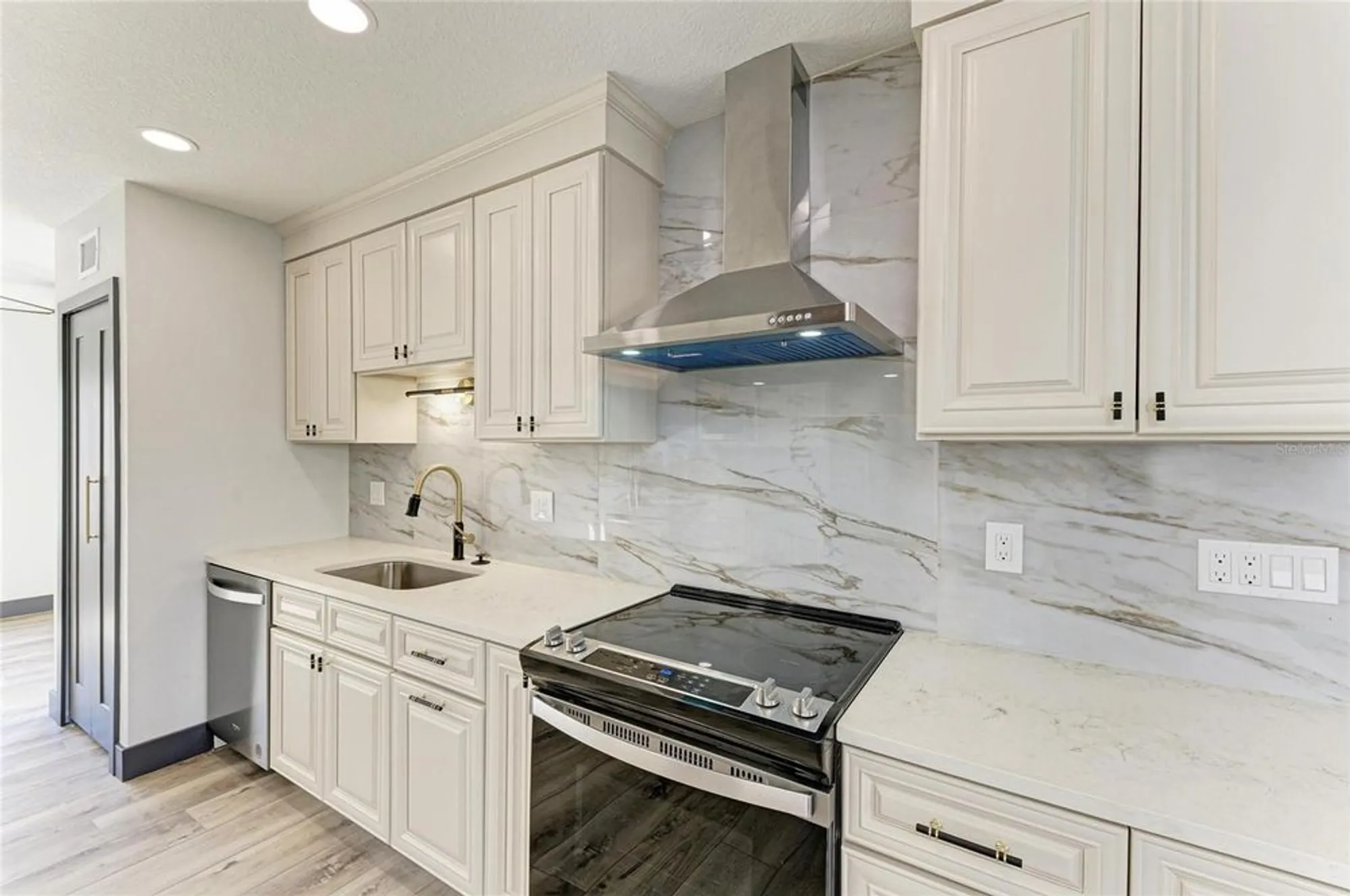 Property Slideshow image 12 of 35 | 2435 sumatran way 35, Clearwater, FL, 33763