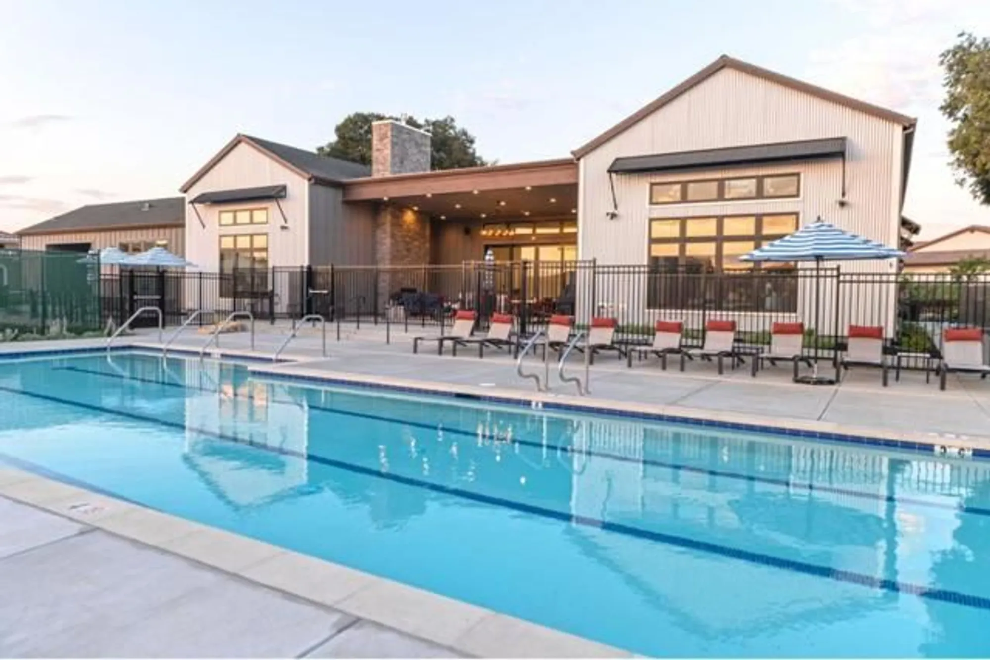 Property Slideshow image 10 of 16 | 2171 white oak dr, Hollister, CA, 95023