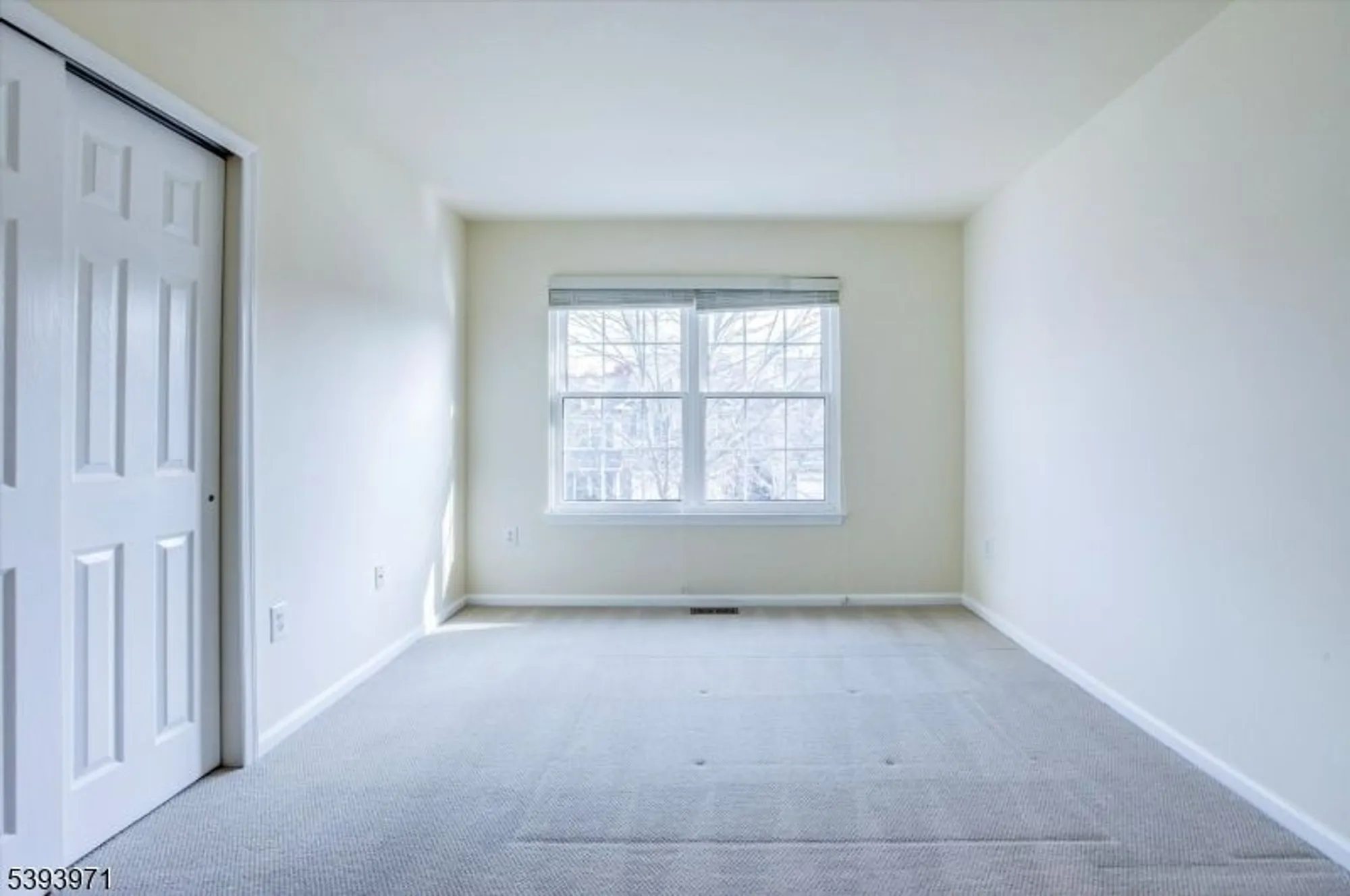 Property Slideshow image 17 of 29 | 13 fernwood ct, Whitehouse Station, NJ, 08889