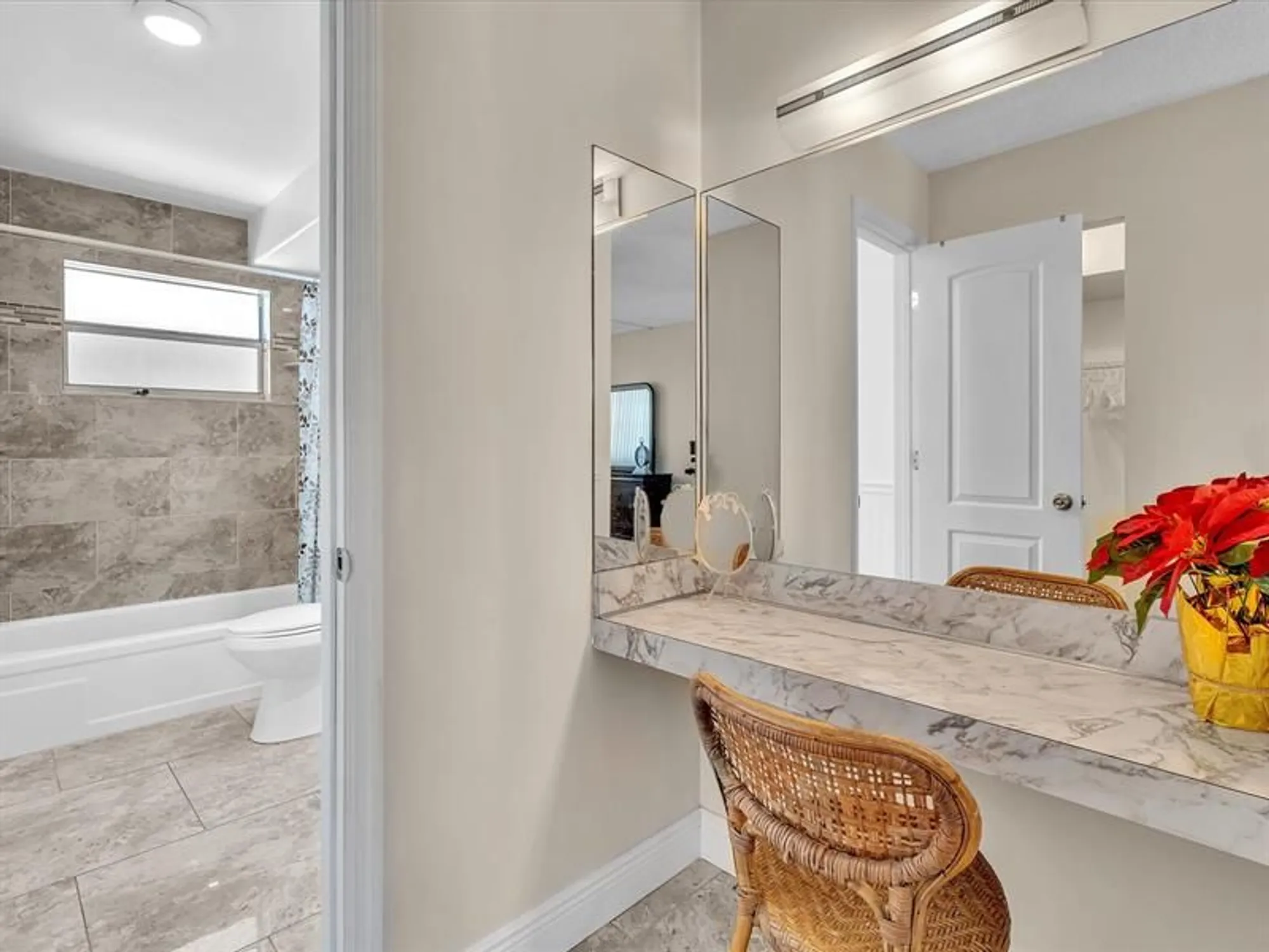 Property Slideshow image 32 of 41 | 2801 nw 47th ter apt 106, Lauderdale Lakes, FL, 33313